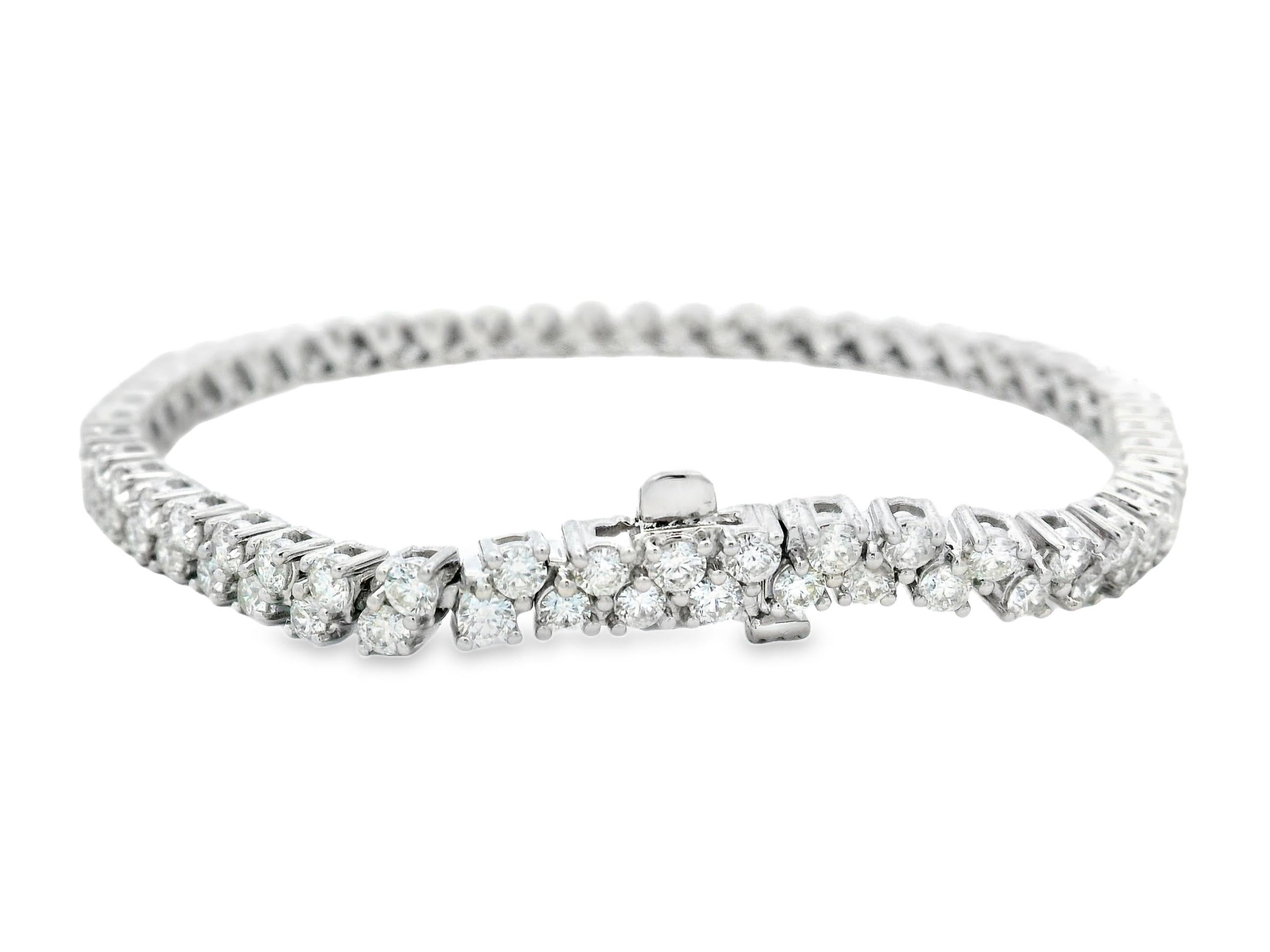 Pulsera de tenis con racimo de diamantes en oro blanco de 14 quilates 4,75 quilates Contemporáneo en venta
