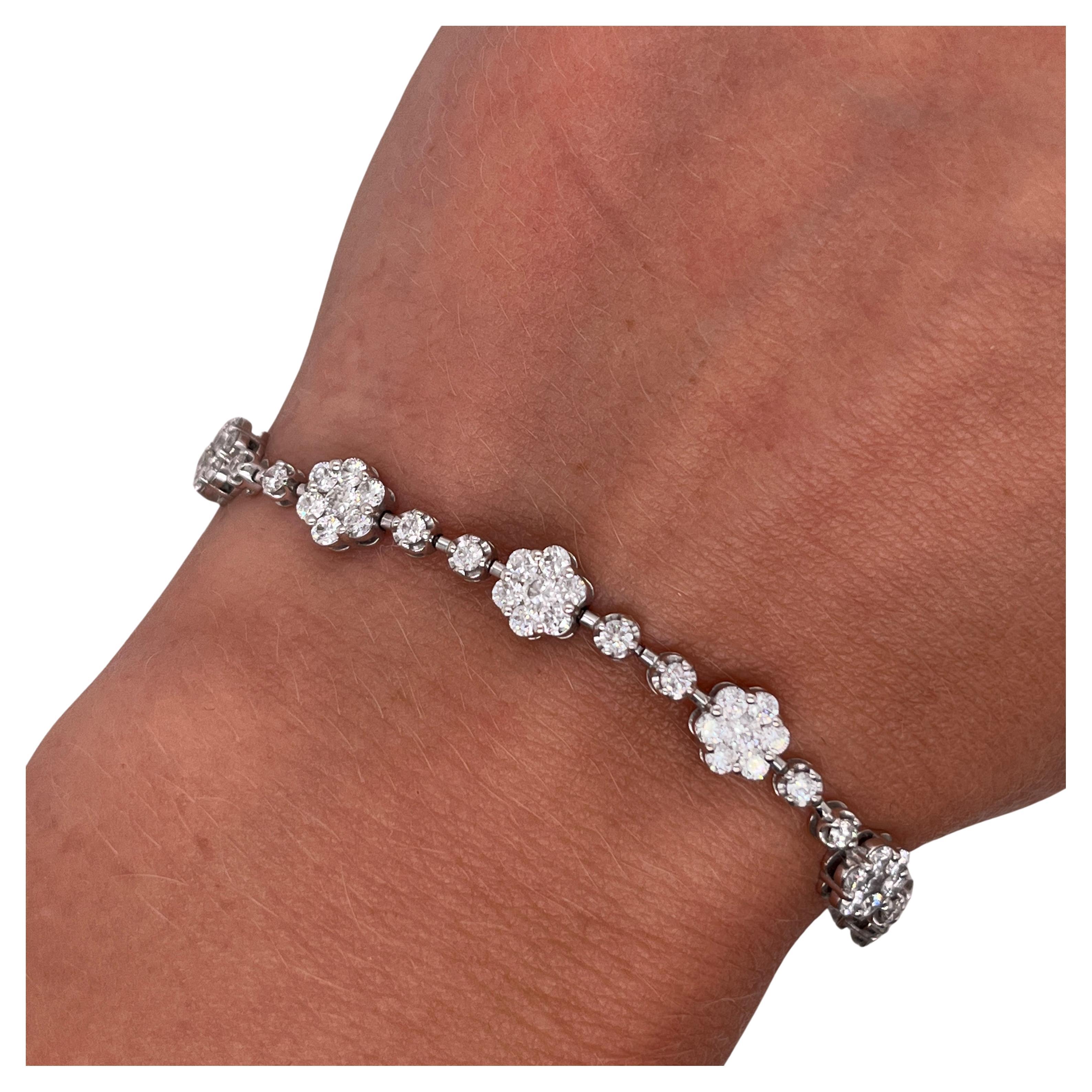 Pulsera de tenis con racimo de diamantes en oro blanco de 18 ct con 3,50 ct en venta
