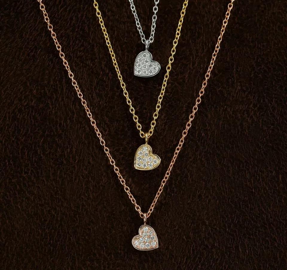 Taglio rotondo Collana con cluster di diamanti e cuoricini in oro massiccio 14k in vendita