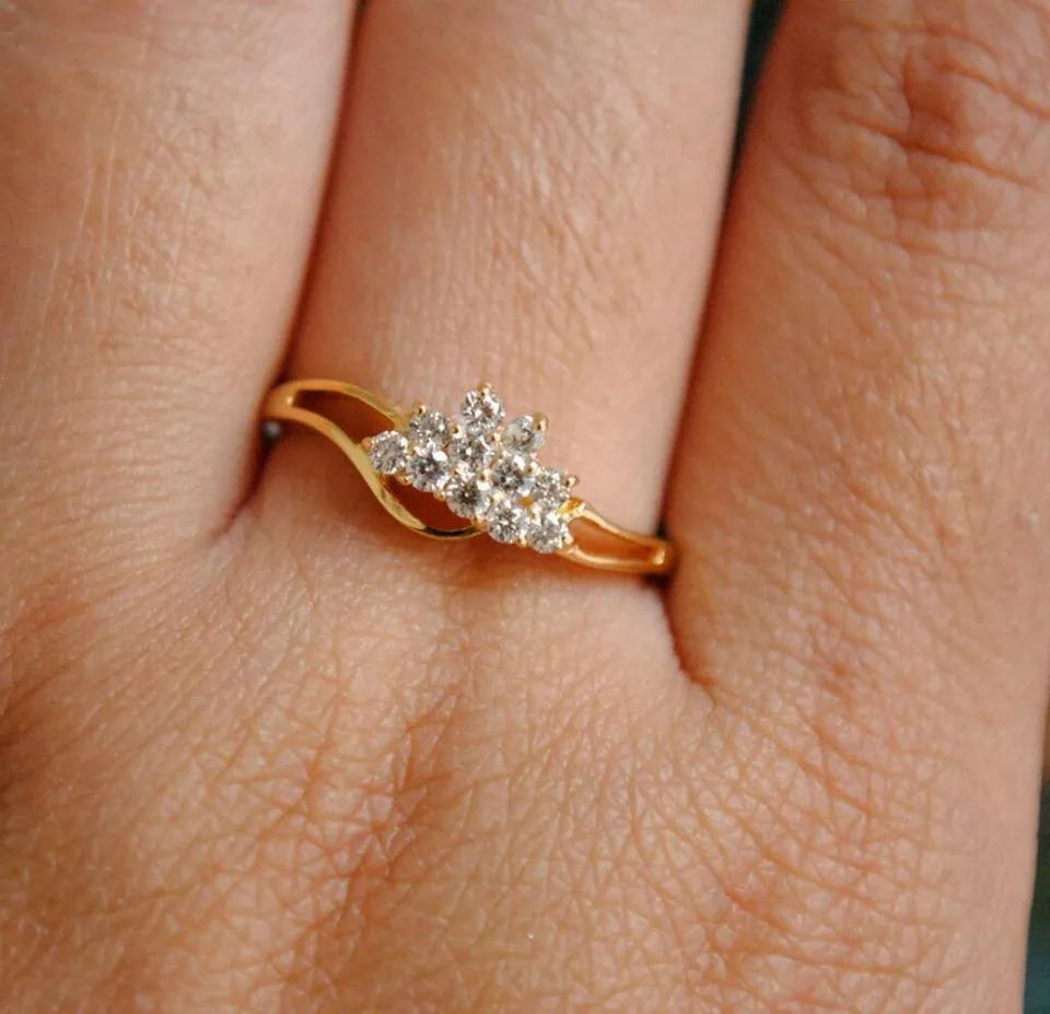 Anello da sposa a onda con cluster di diamanti in oro 14k In condizioni Nuovo in vendita a Chicago, IL