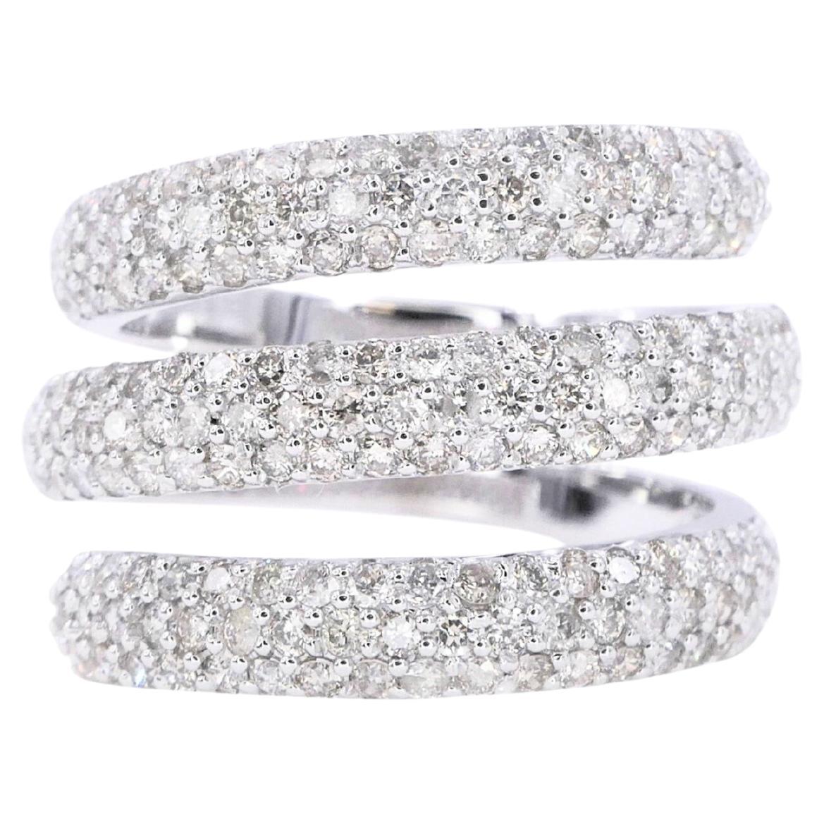 Bague cocktail en or blanc 18 carats avec serpent en forme de vague tourbillonnante pavé de diamants
