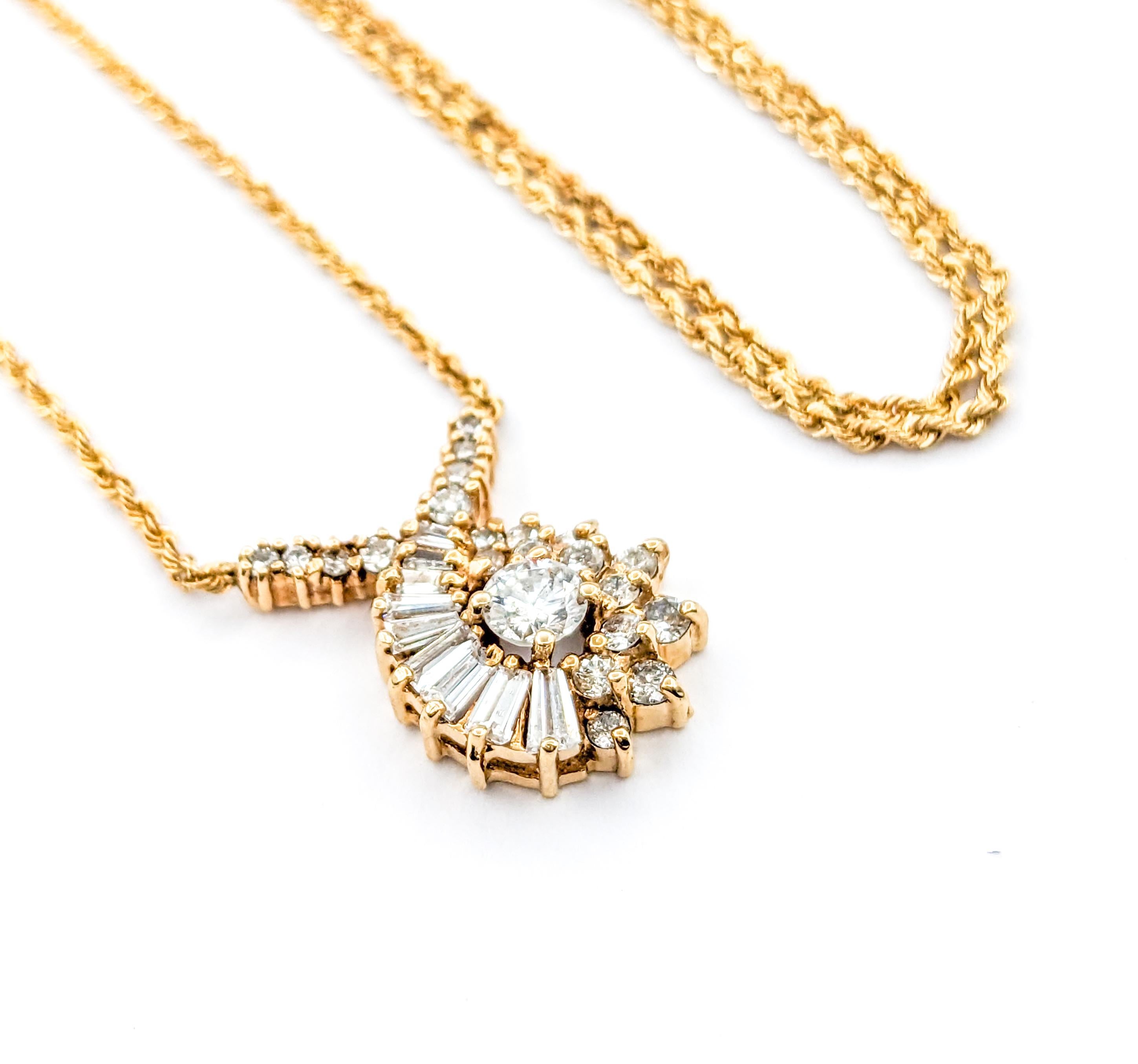 Taille ronde Pendentif cocktail en or jaune avec diamants en vente