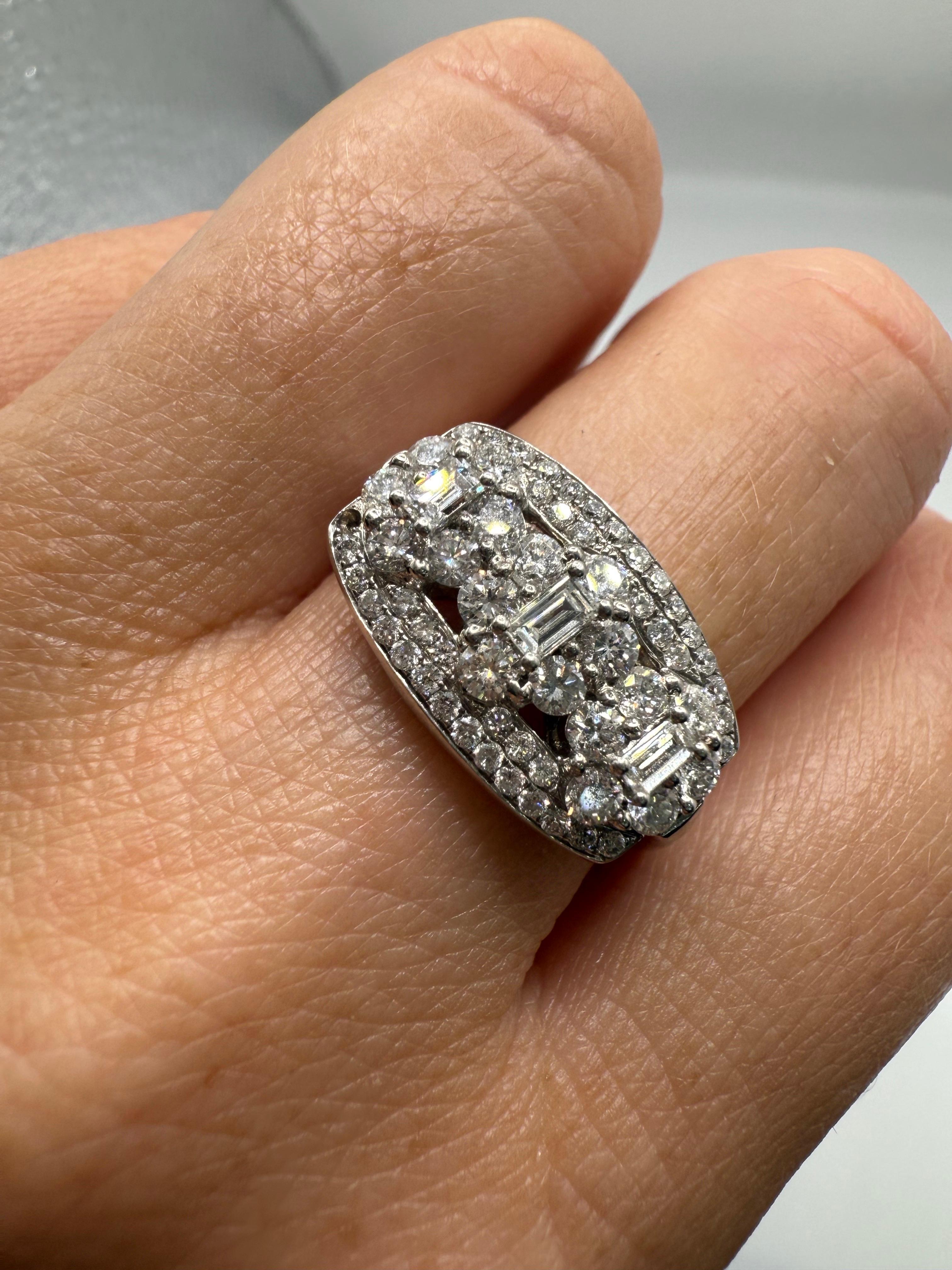 Anillo de cóctel de diamantes 18KT oro 1,40ct VS diamantes Corte brillante en venta