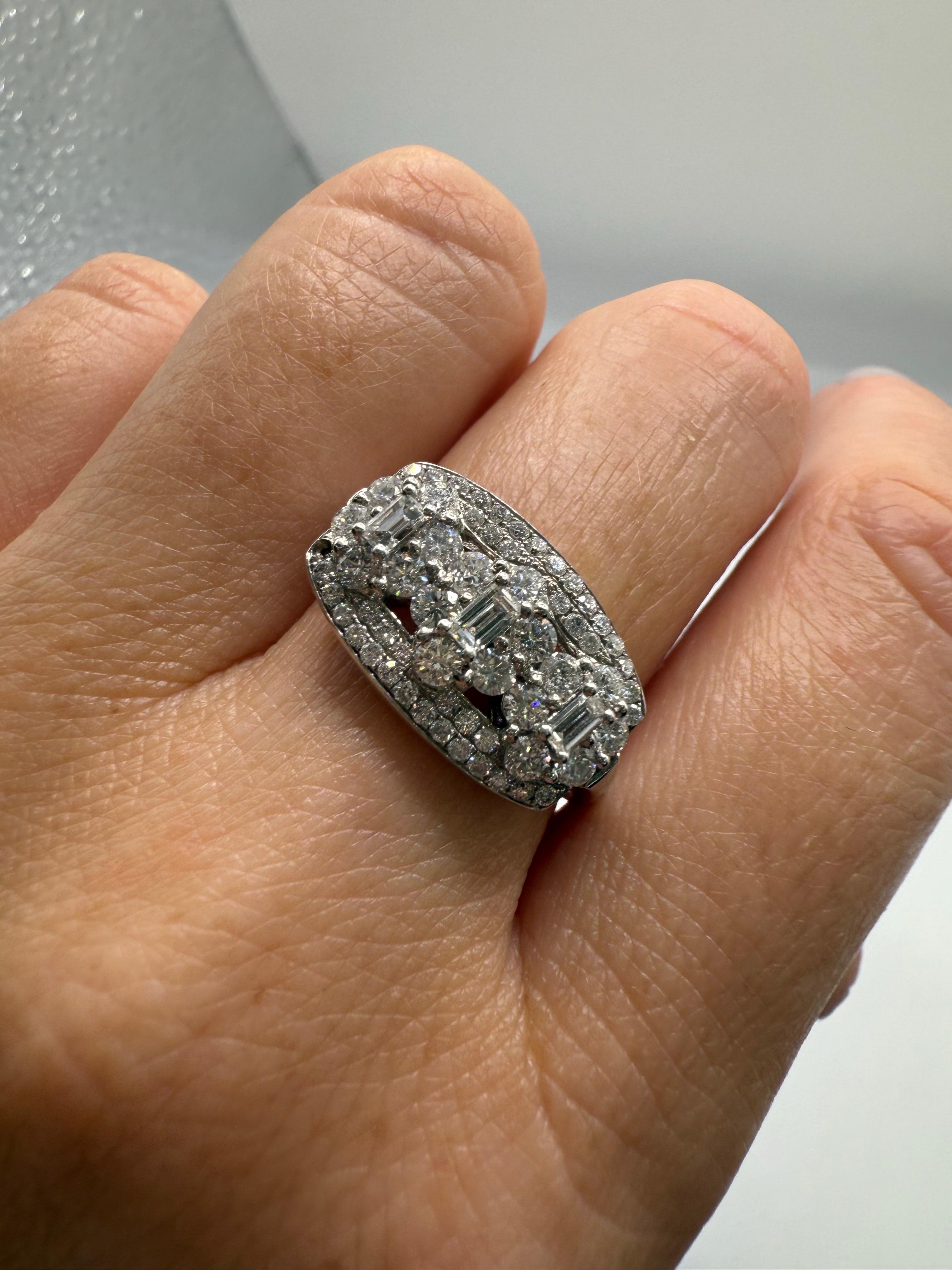 Femenino o masculino Anillo de cóctel de diamantes 18KT oro 1,40ct VS diamantes en venta