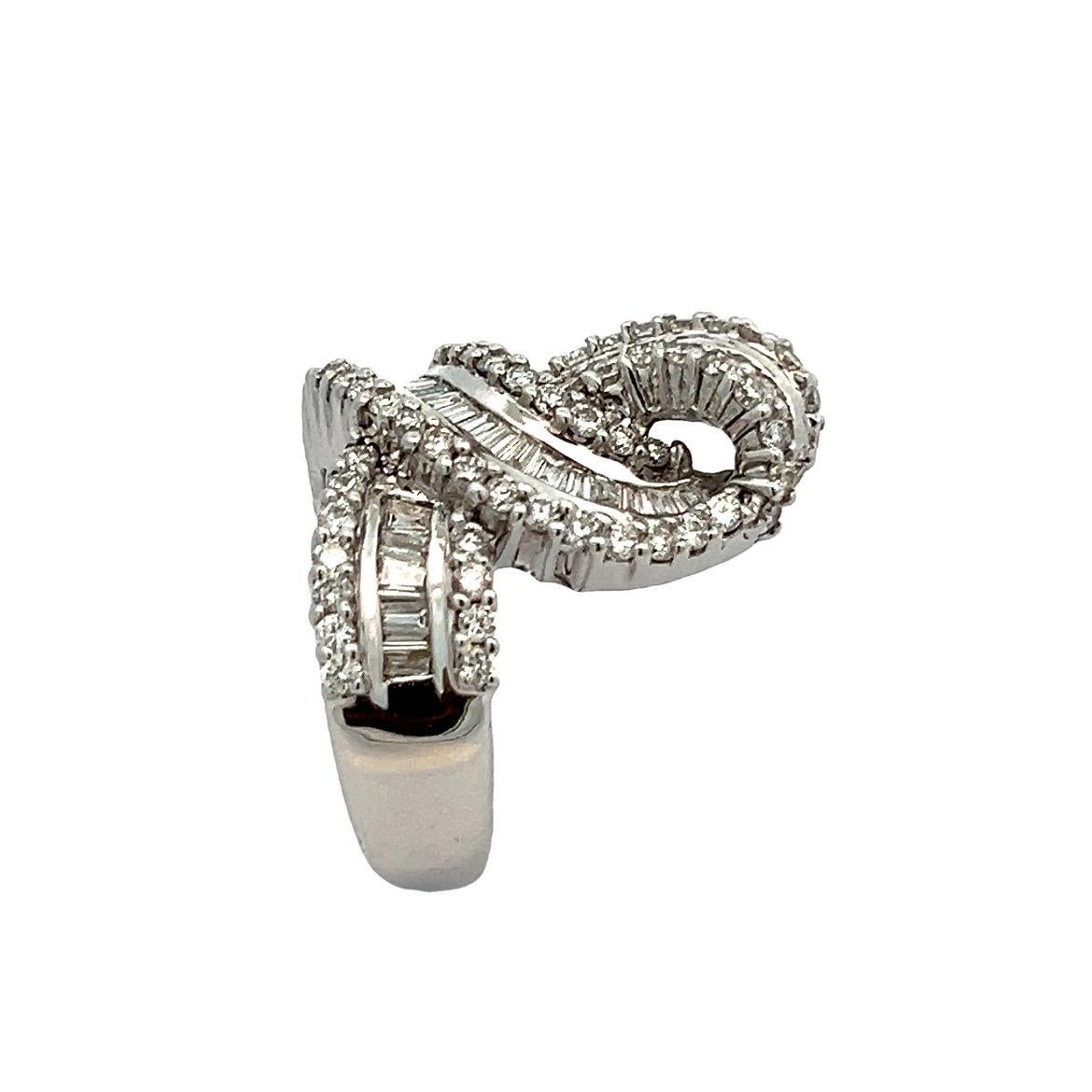 Donna Anello cocktail con diamante in vendita