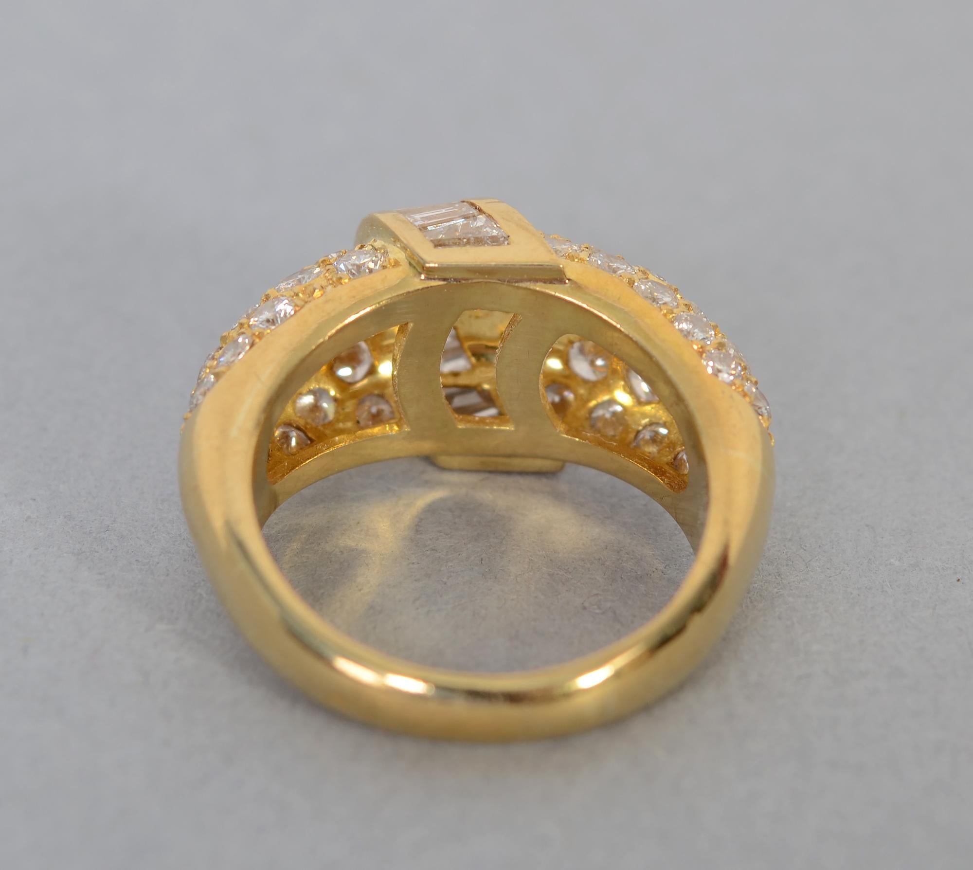 Women's or Men's Diamond Cocktail Ring For Sale