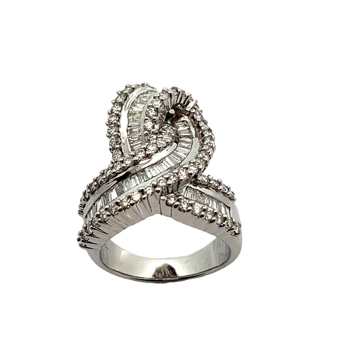 Anello cocktail con diamante in vendita 2