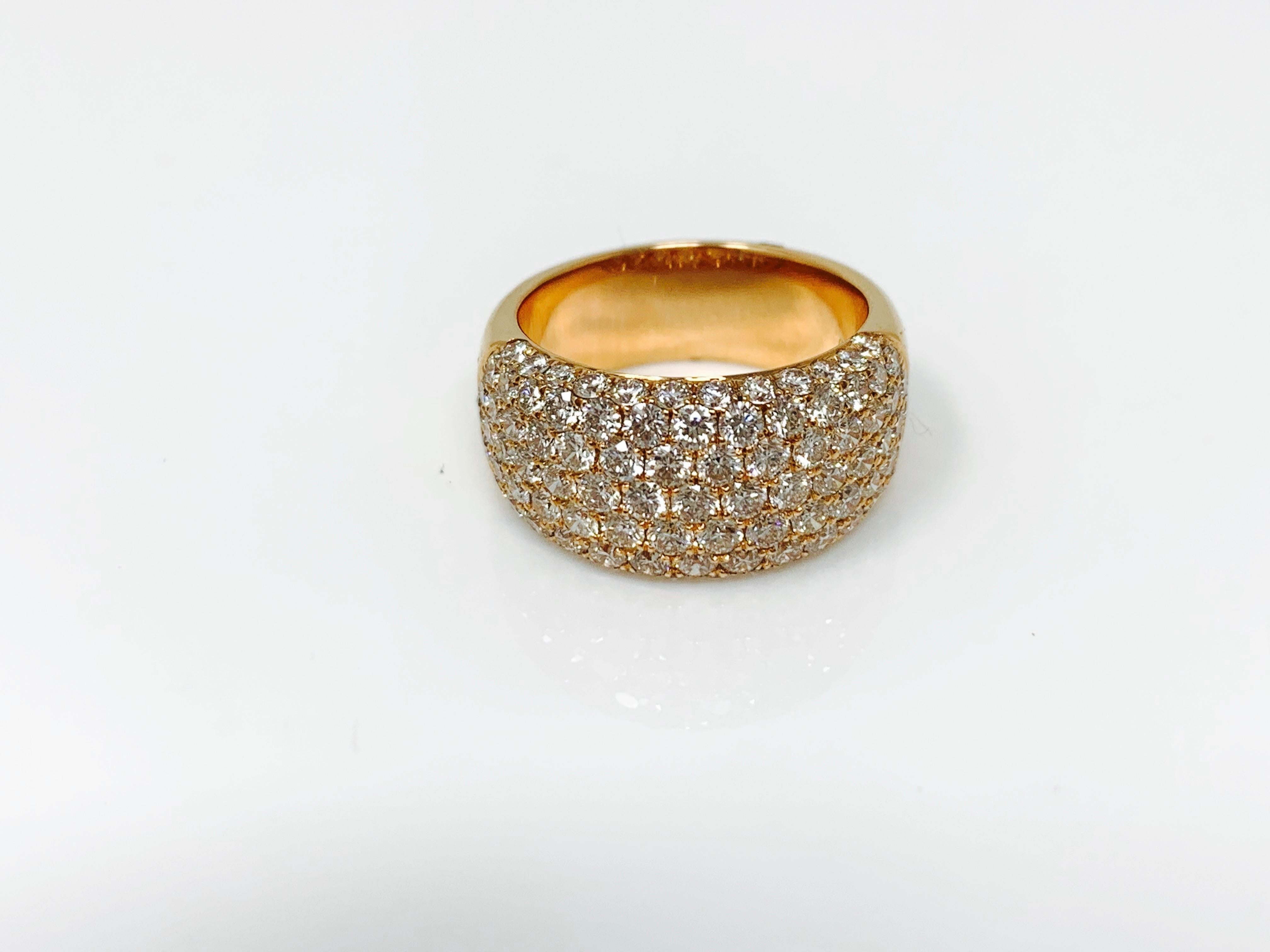 Moguldiam Inc  bague cocktail en diamants sertis en pavé, sertie en or rose. 
Les détails sont les suivants : 
Diamant : 2,93 carats (couleur GH et pureté VS) 
Métal : OR ROSE 18 K 
Taille de l'anneau : 6 1/2 