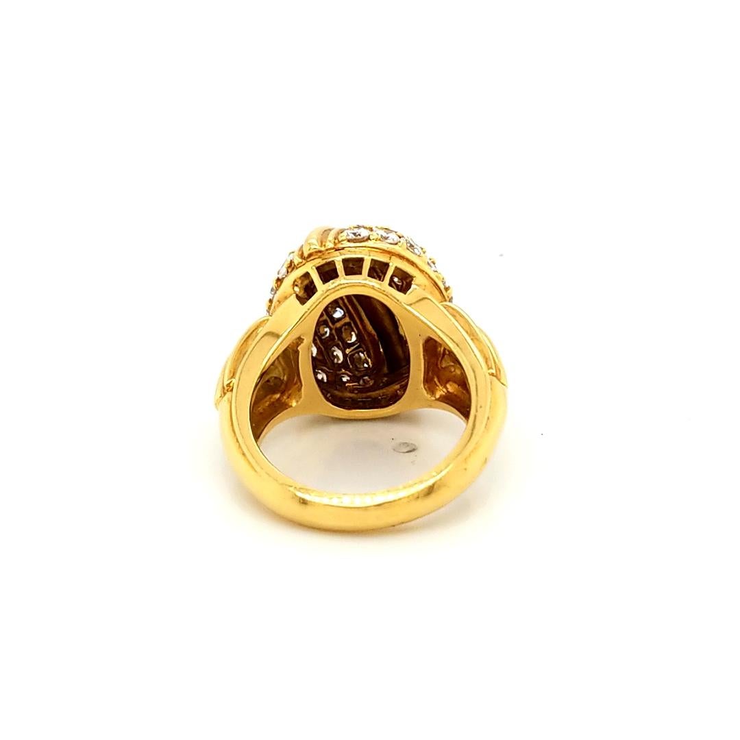 Taille ronde Bague cocktail en or jaune 18 carats et diamants en vente