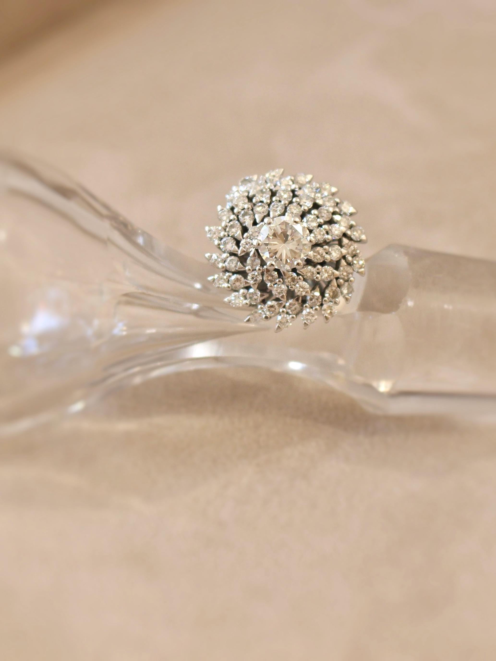 De las mujeres Anillo de cóctel de diamantes en oro blanco de 18 quilates - Circa 1970 en venta