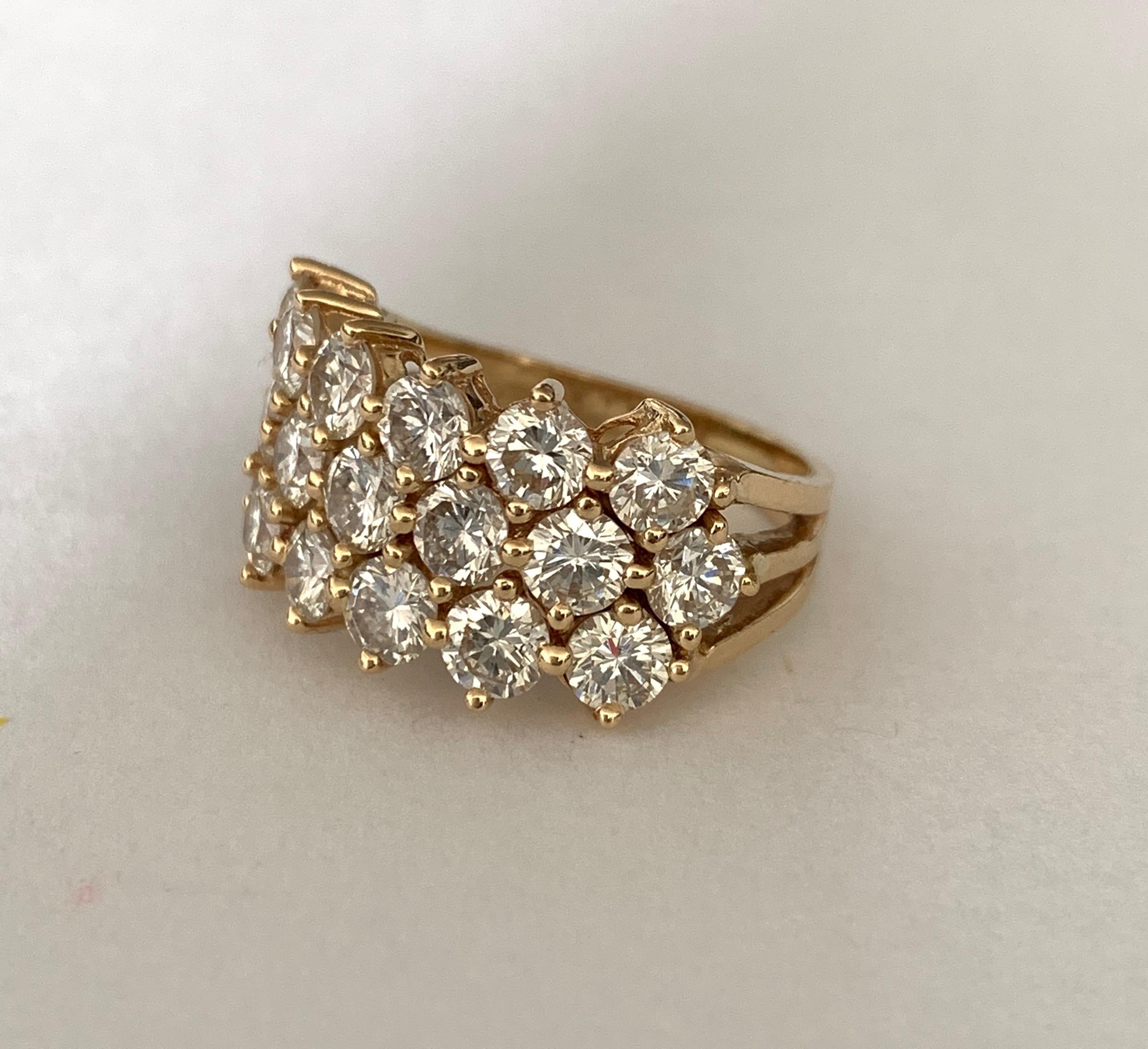 Contemporain Bague cocktail en or jaune 18 carats et diamants en vente