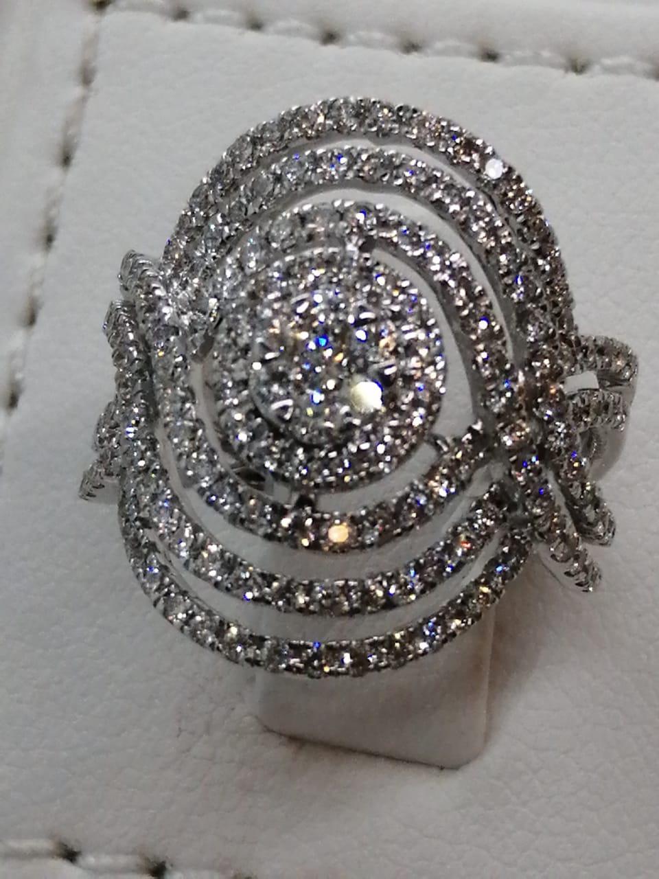 Diamond Cocktail Ring Set in 18 Karat White Gold 'VS/G Diamonds' For Sale 3