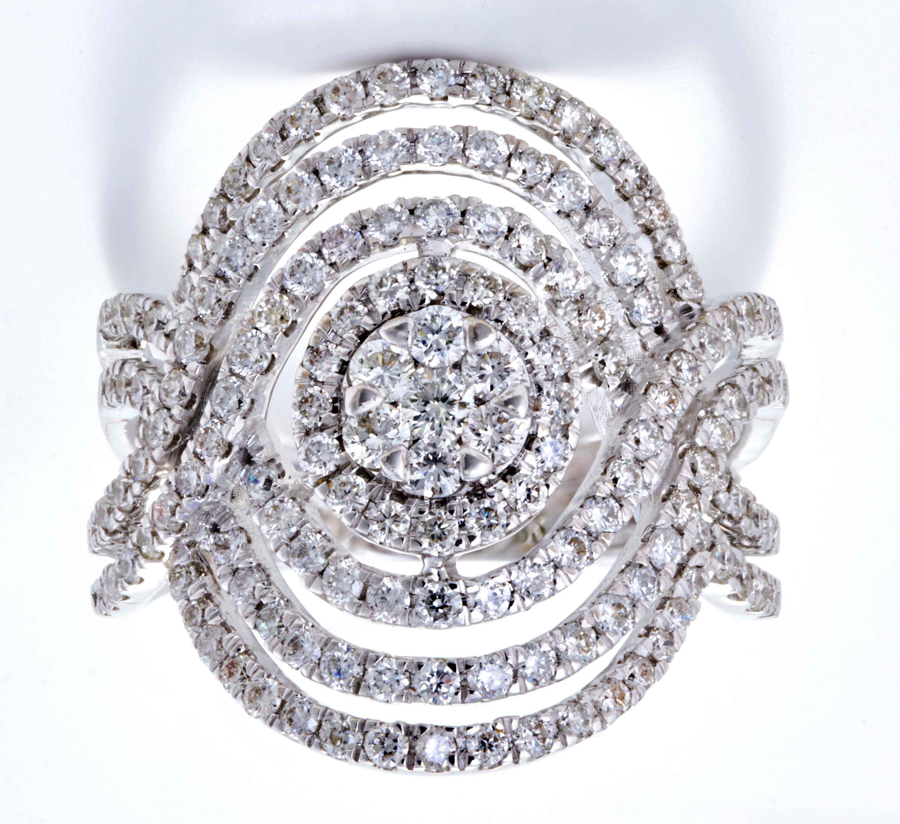 Diamond Cocktail Ring Set in 18 Karat White Gold 'VS/G Diamonds' In New Condition For Sale In Mumbai, IN