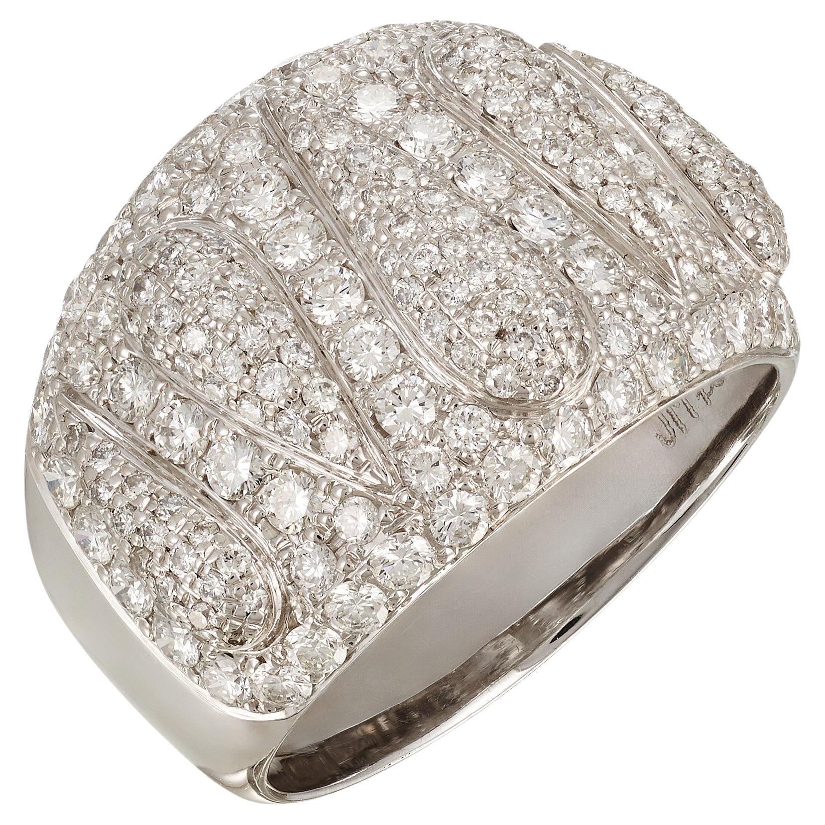 Bague cocktail sertie de diamants en vente