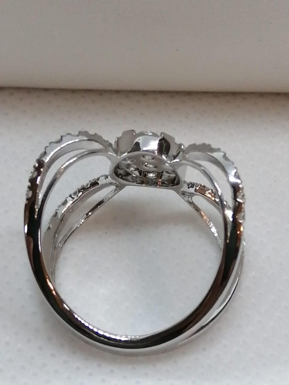 Diamond Cocktail Ring 'VS/G Diamonds' Ring Set in 18 Karat White Gold For Sale 1