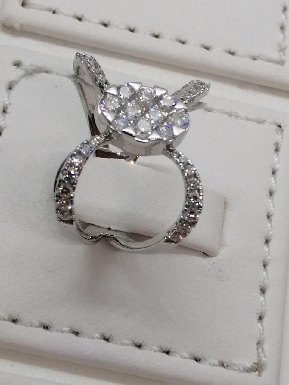 Diamond Cocktail Ring 'VS/G Diamonds' Ring Set in 18 Karat White Gold For Sale 2