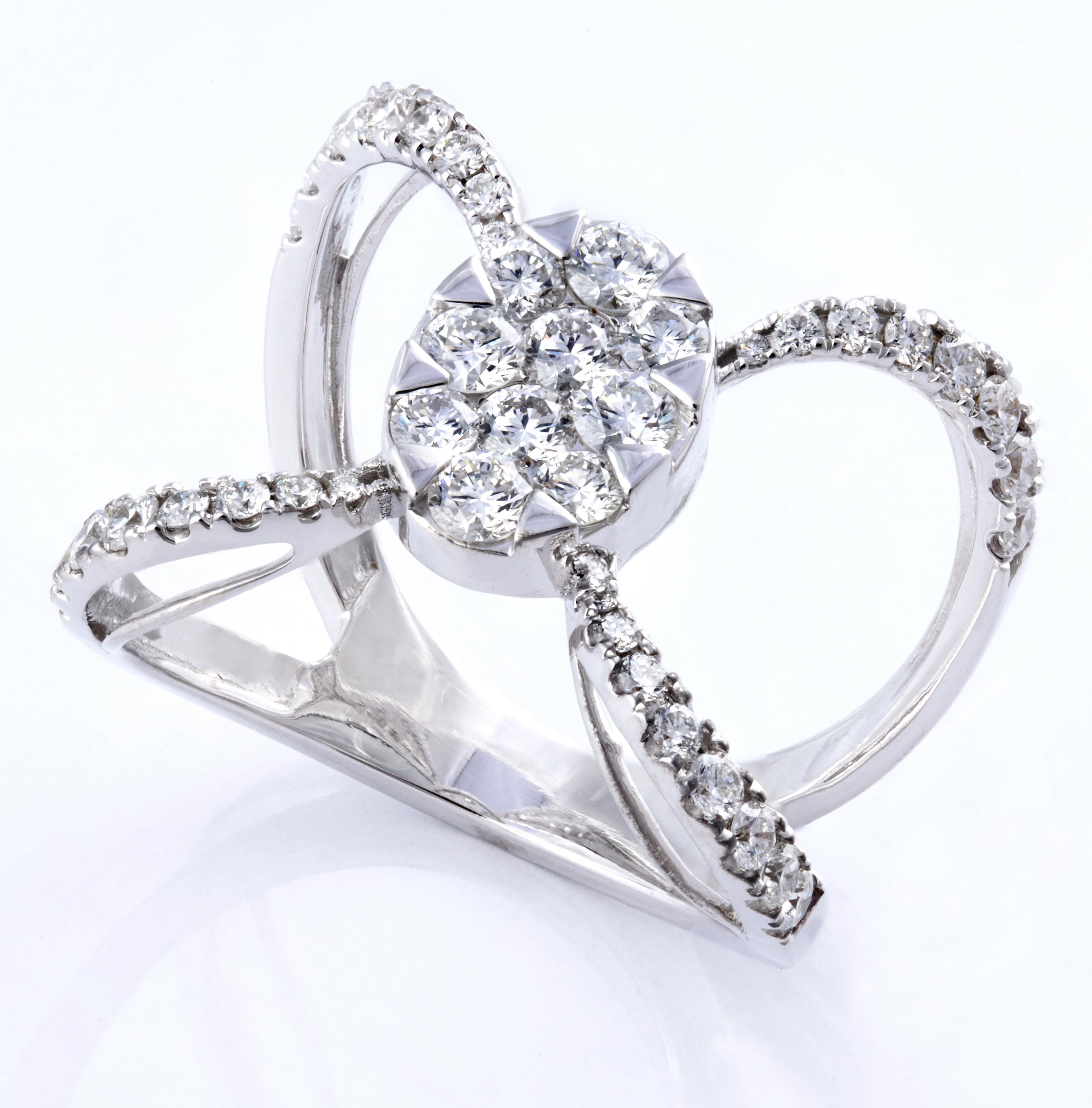 Round Cut Diamond Cocktail Ring 'VS/G Diamonds' Ring Set in 18 Karat White Gold For Sale