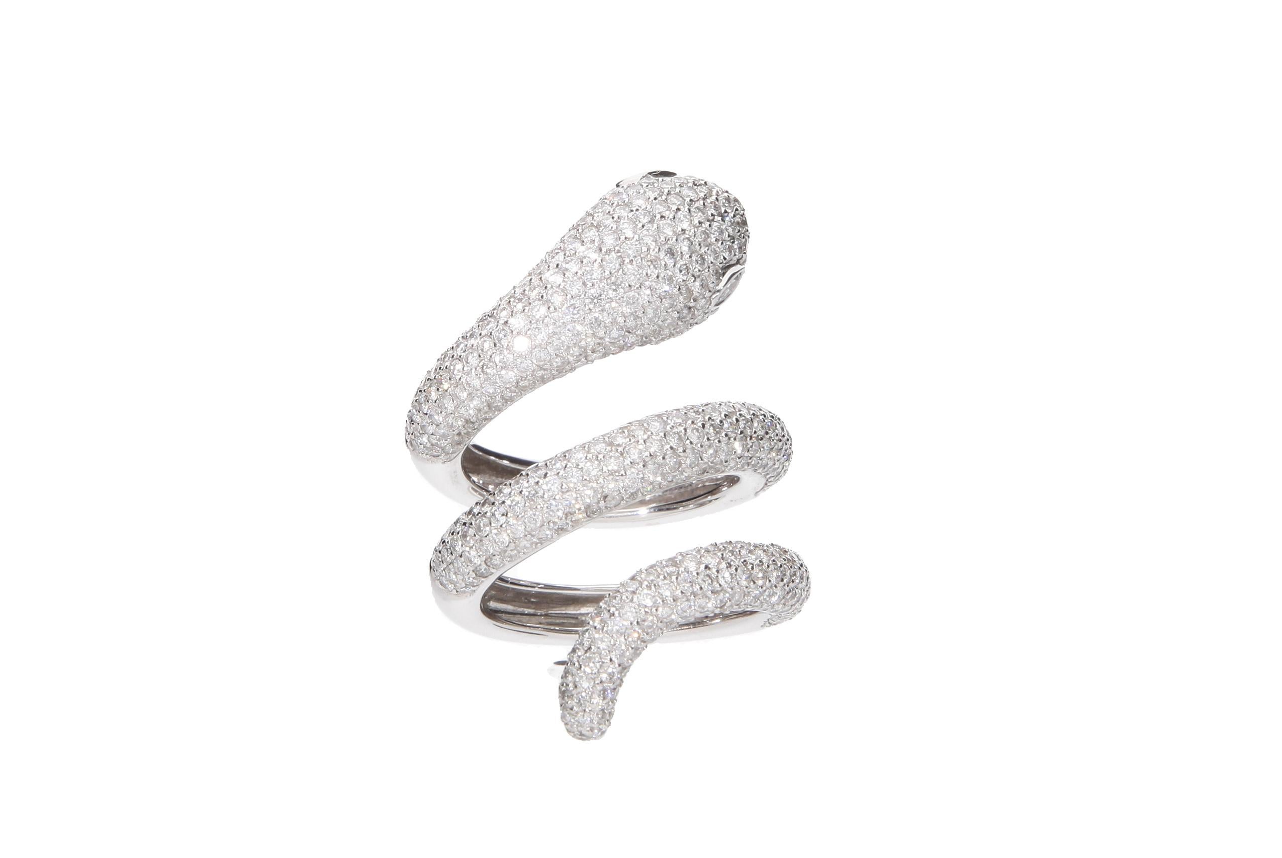 Snake ring, with 4.02 carats of diamonds set in pavé. Ring in 18 Kt White Gold. Made in Italy
Diamond Cocktail Ring
Total Diamonds Weight: ct. 4.02
Total Weight of 18 Kt Gold: 14.6 grams
Diamond Cut:  Round
Size: IT 13; USA 6.25; FR 53 
It is