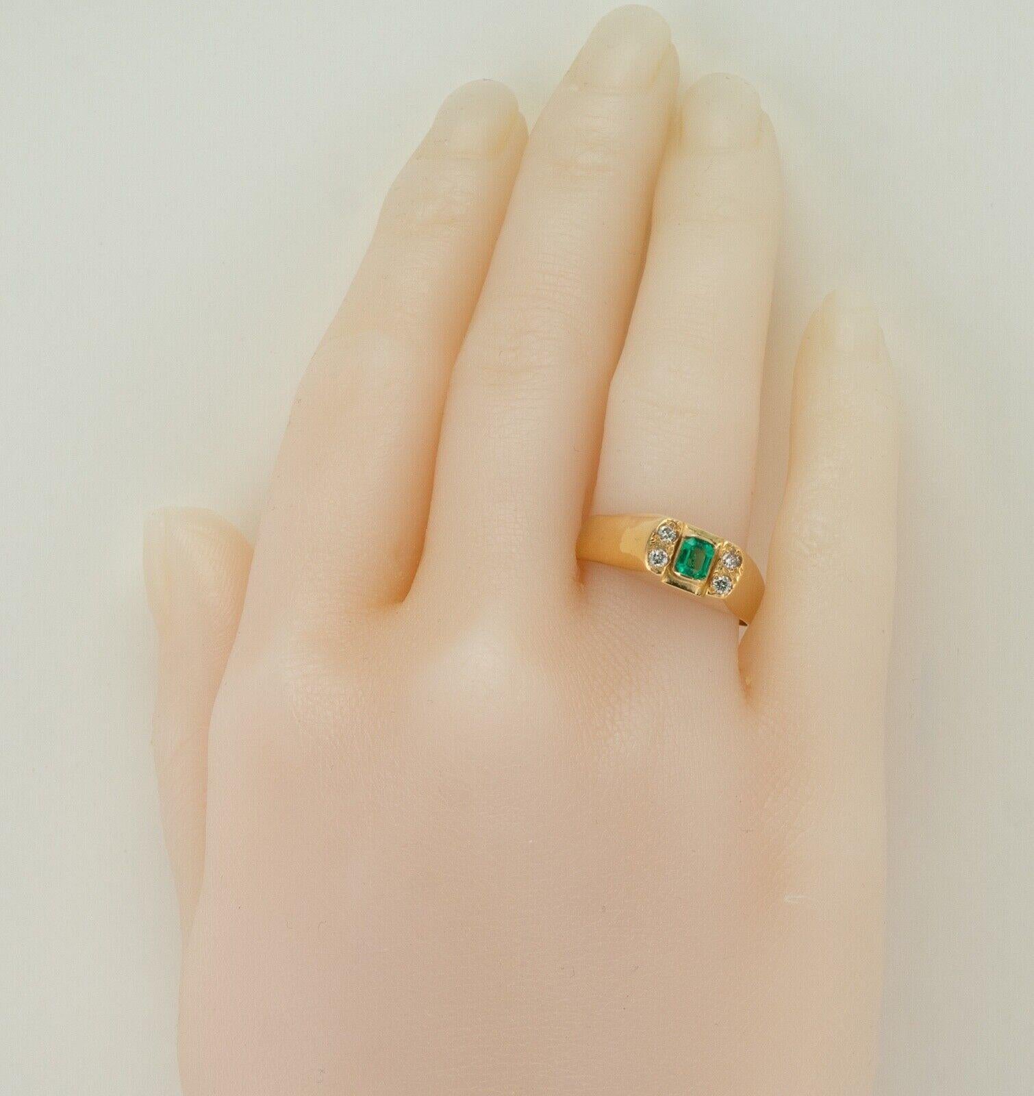 Diamond Colombian Emerald Ring 18K Gold Band For Sale 6