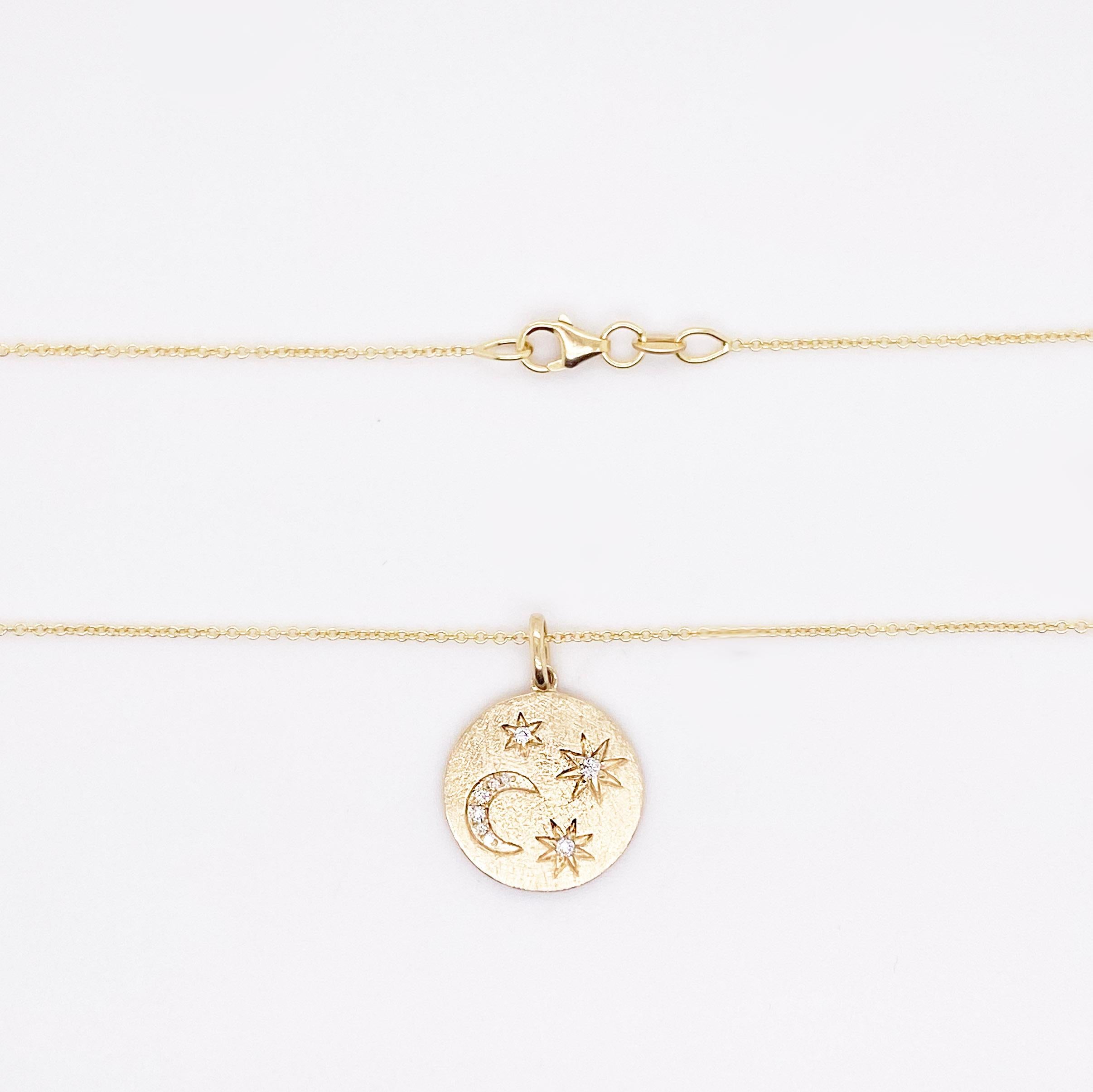 Contemporain Collier constellation en diamants, finition satinée, pendentif en forme de disque de lune et d'étoile 9 diamètres en vente