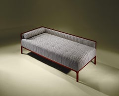 Chaise longue contemporaine et personnalisable Diamond en laque rouge et jacquard