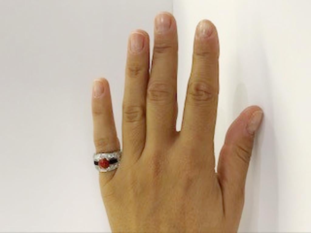 Anello in platino con diamante, corallo e onice in vendita 3