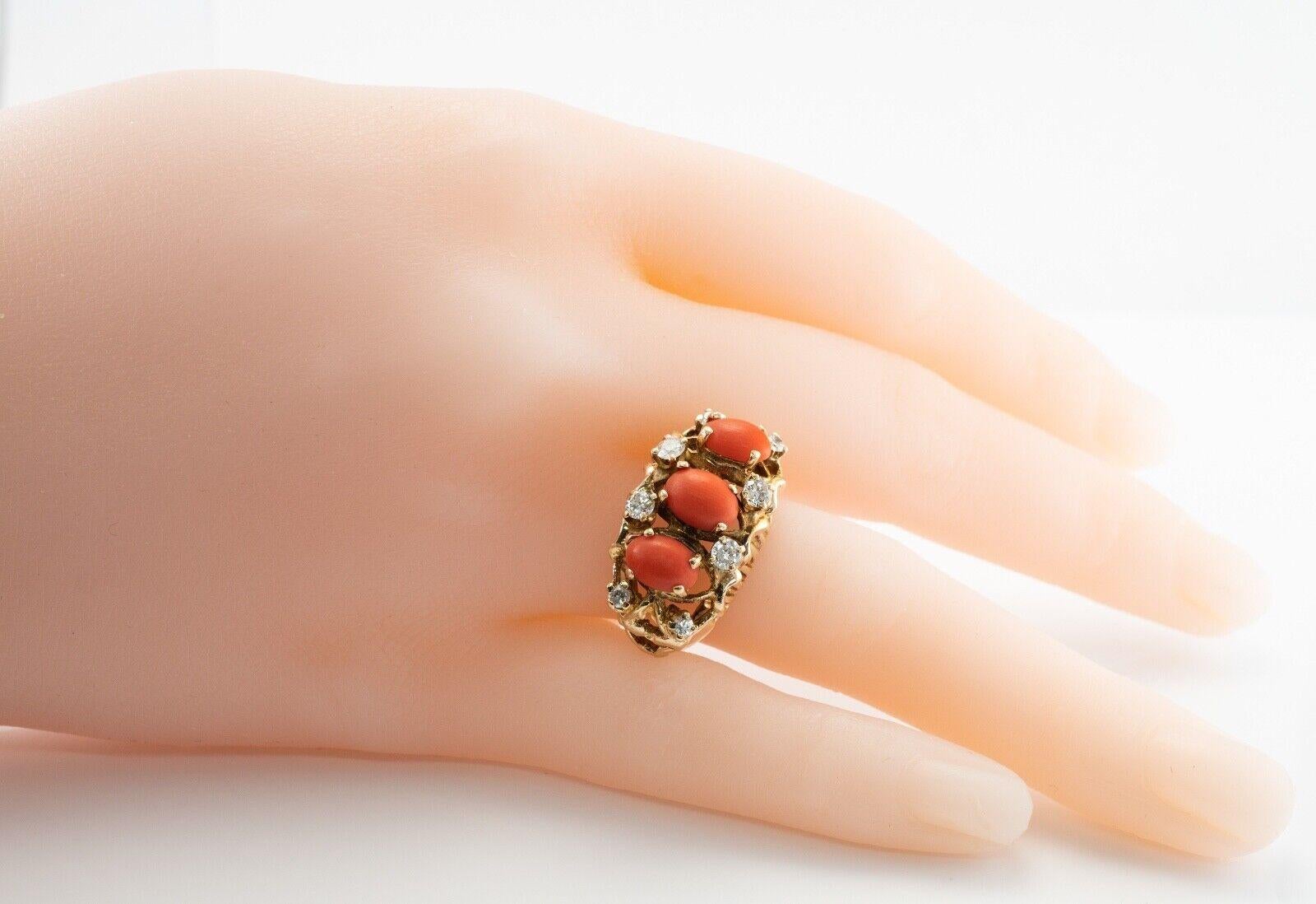 Diamond Coral Red Ring 14K Gold Vintage Estate Three Stone In Good Condition For Sale In East Brunswick, NJ
