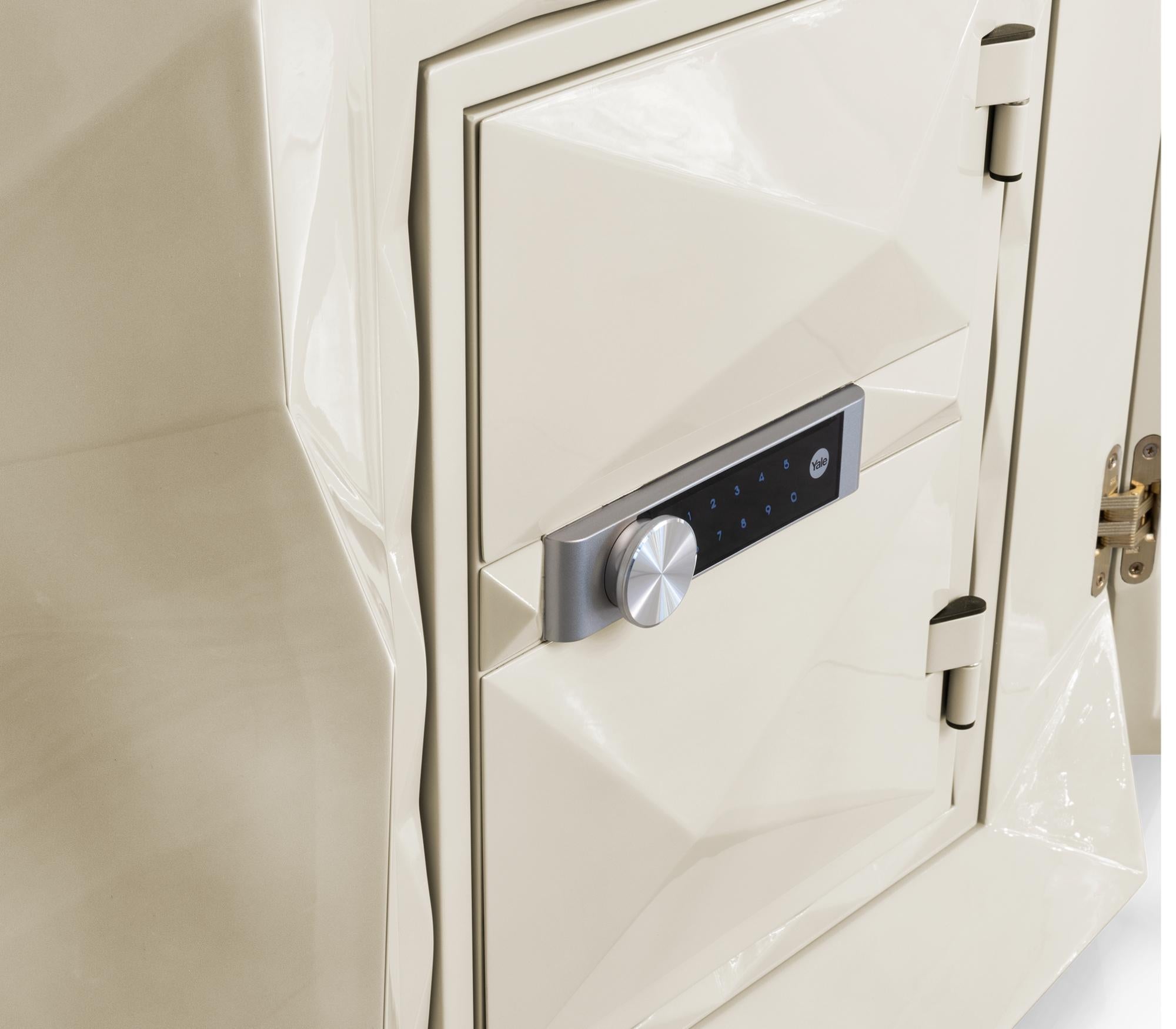 Diamond Cream Luxury Safe - Hand-Crafted Wood & Polished Brass - Boca do Lobo For Sale 5