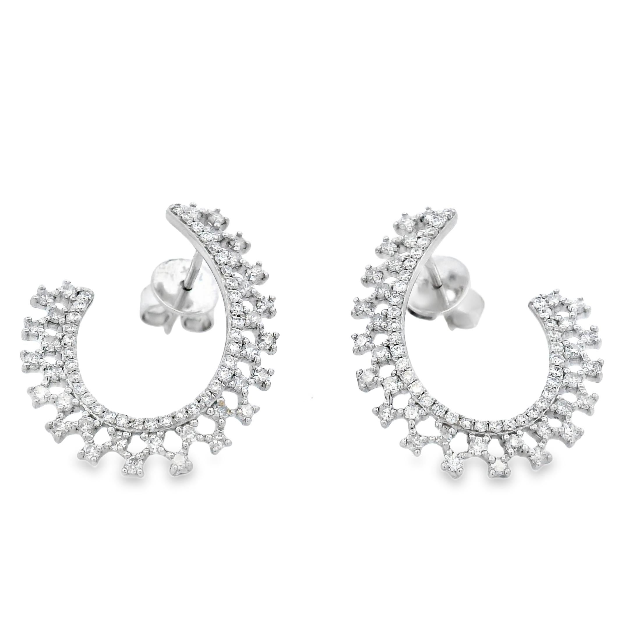 Pendientes de aro de media luna de diamantes en oro blanco de 14 quilates 0,75 ct total Contemporáneo en venta