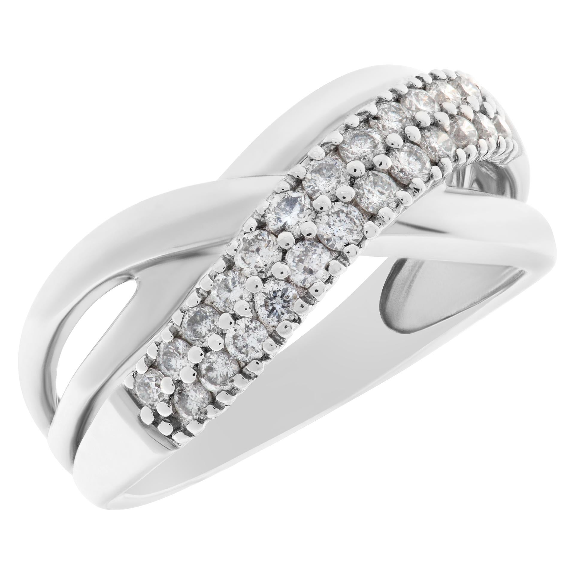 Round Cut Diamond Crisscrossed Ring in 14k White Gold For Sale