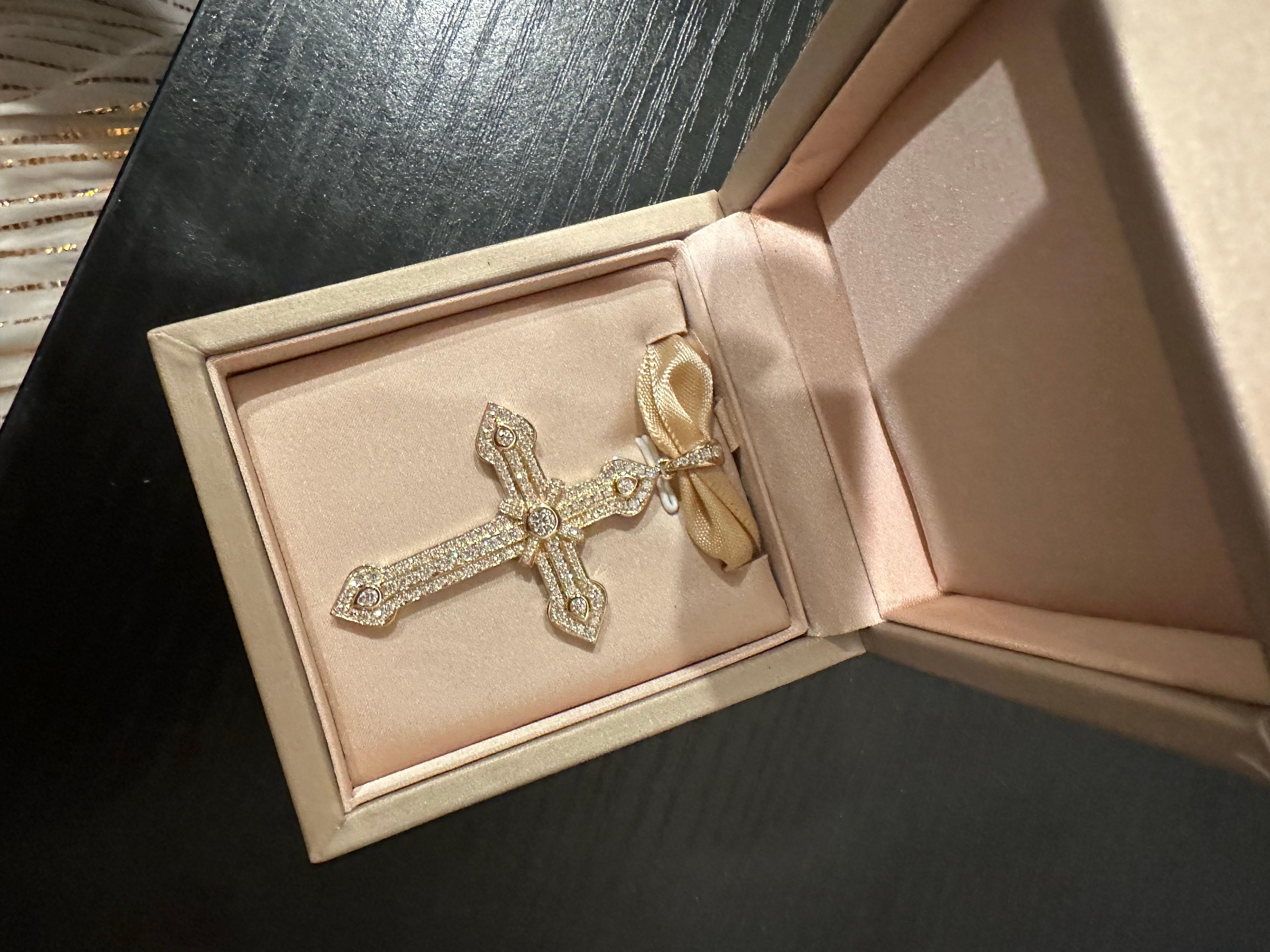 Diamant-Kreuz 14KT Gelbgold 2,5 Zoll lang 2ct Diamanten große Kreuz VS Diamanten im Zustand „Neu“ im Angebot in Boca Raton, FL