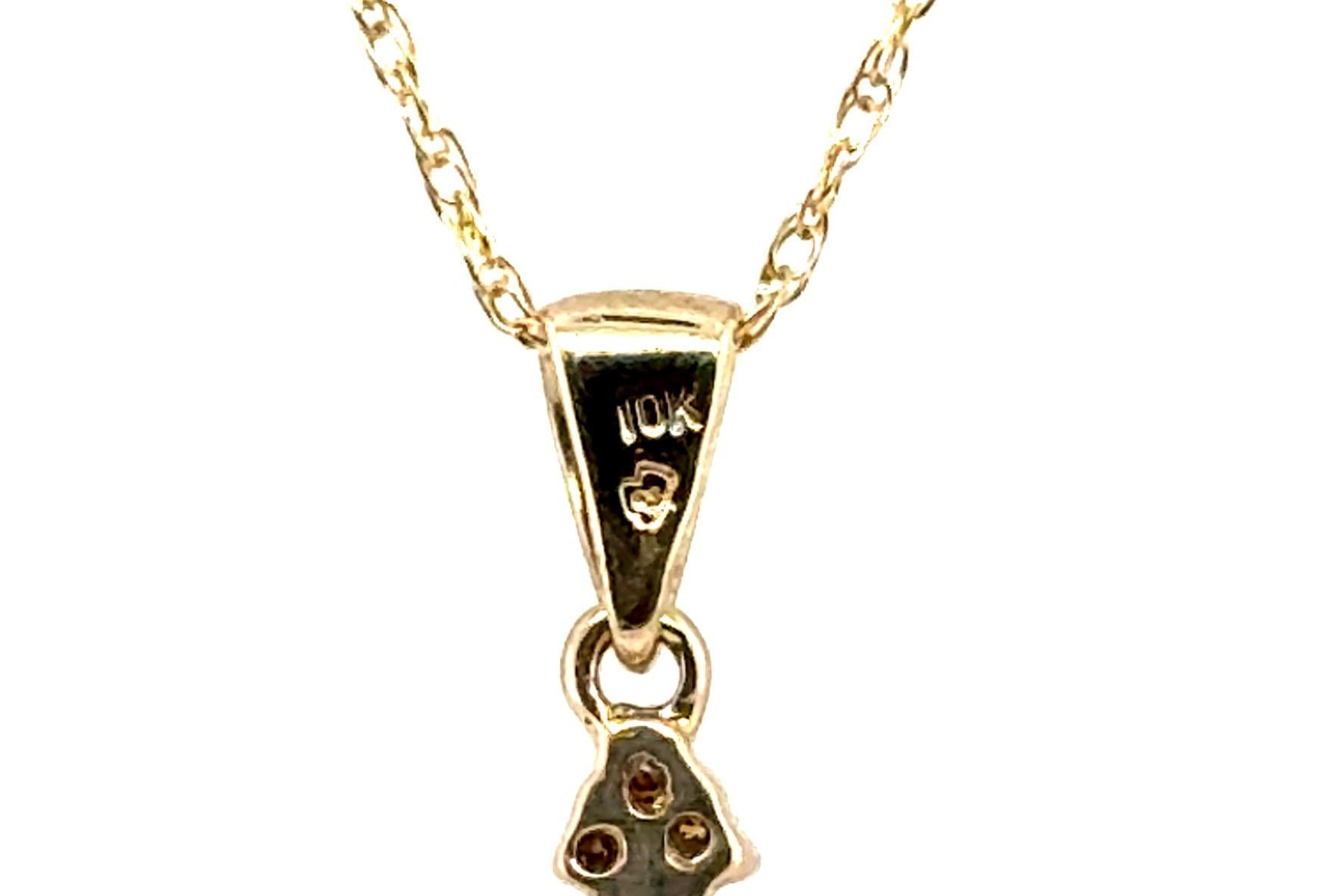 Collana con croce di diamanti e crocifisso in oro giallo, coniato, da 0,25 carati In condizioni ottime in vendita a Dearborn, MI