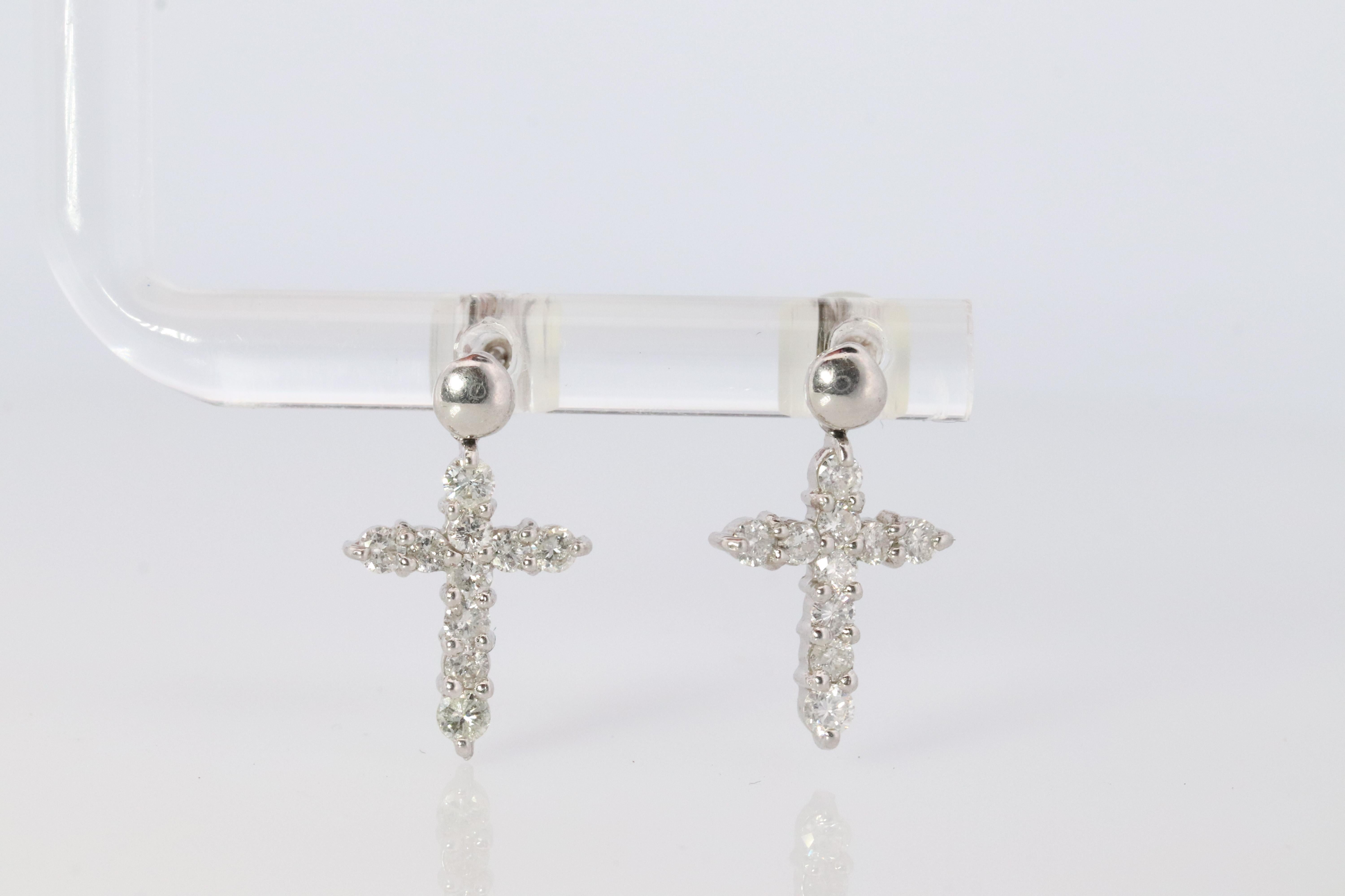 Seltene Kreuz Kruzifix Ohrringe.

PT900 Platin Fassung.

Zustand: keine Gebrauchsspuren.

Einzelheiten:
Pt900 Platin
2,3 Gramm Gesamtgewicht
0,25 ctw. insgesamt SI-Klarheit
16mm mal 10mm