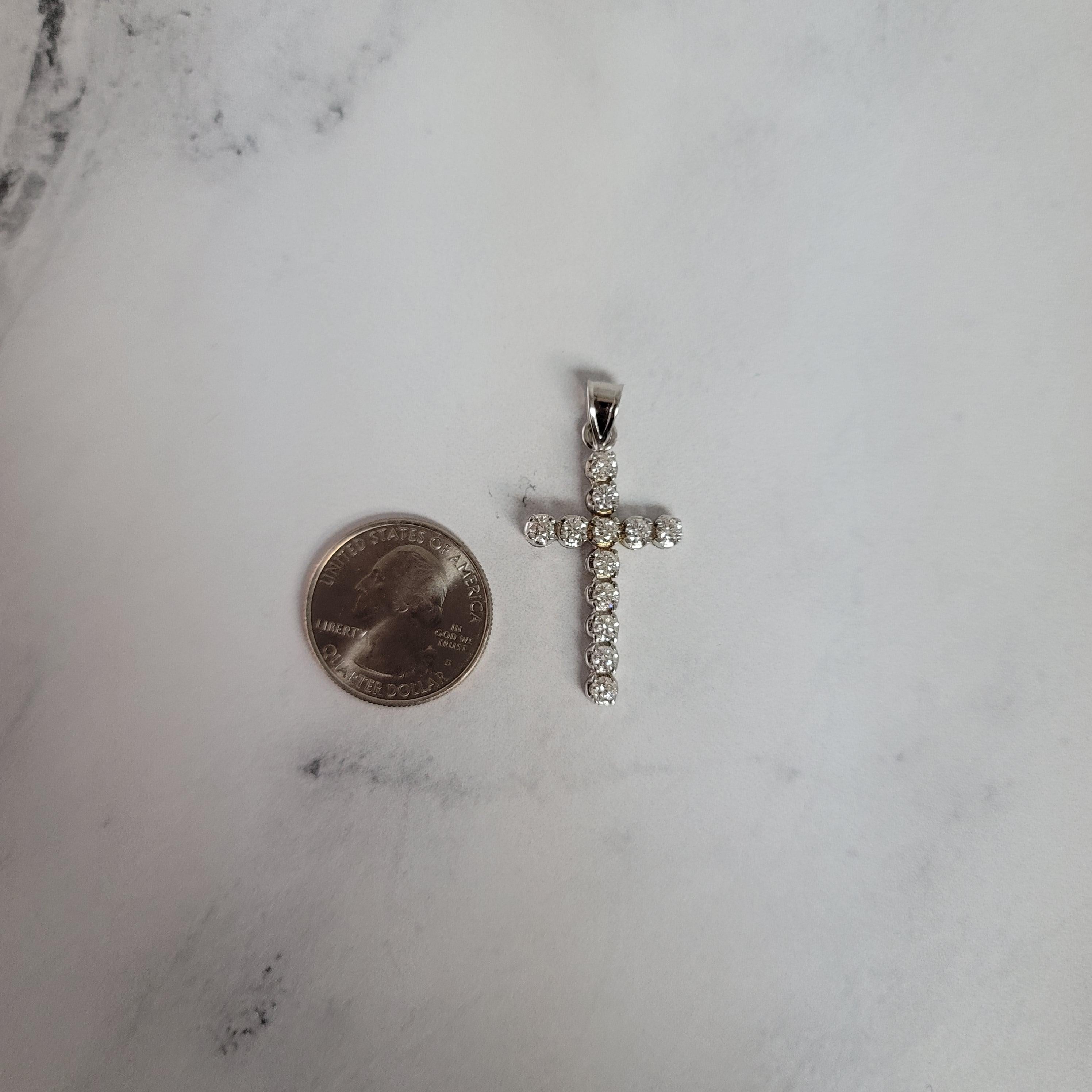 Taglio rotondo Collana con croce di diamanti 1,38cttw in oro bianco 14k in vendita