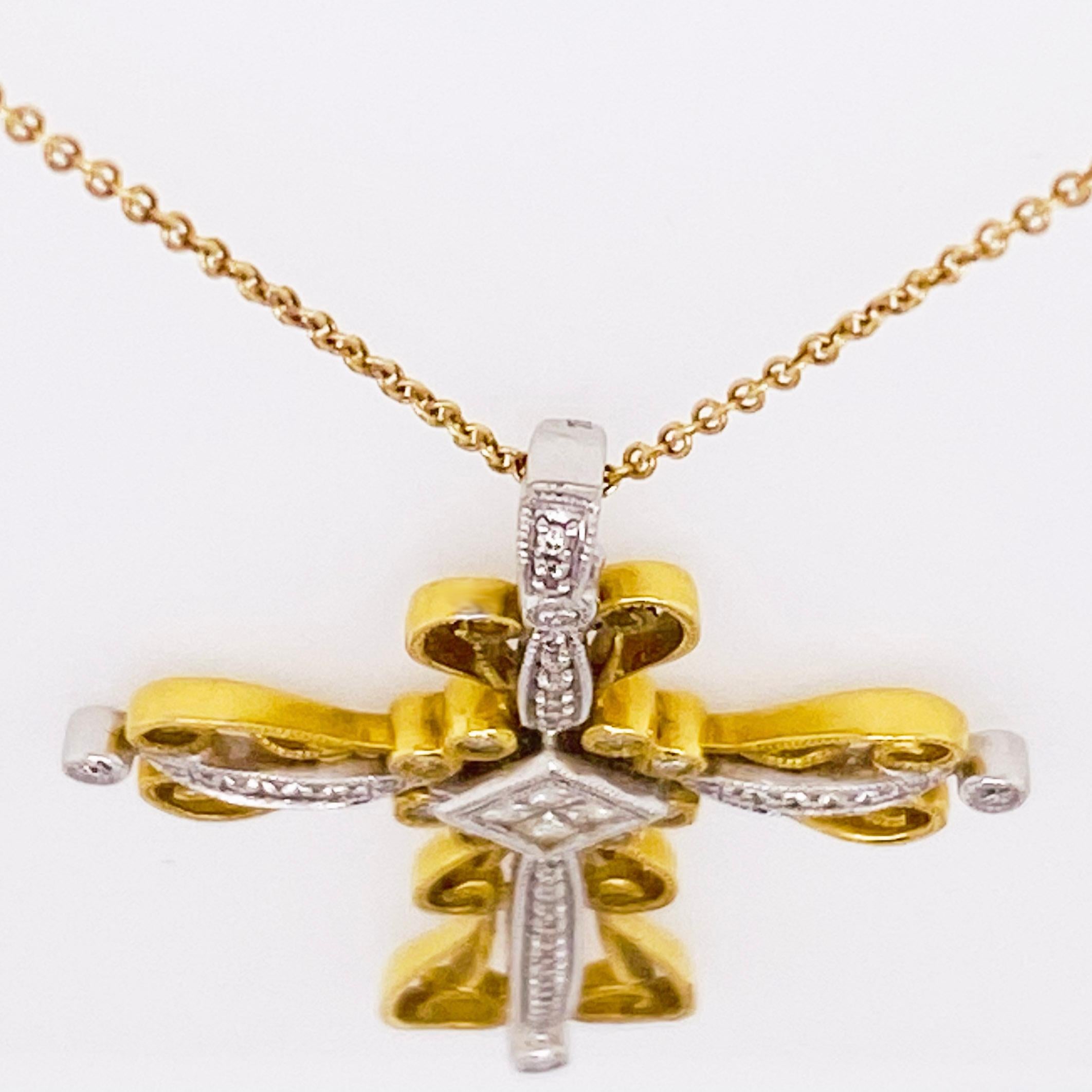 Collier croix en diamants, chaîne pendentif croix en or jaune et blanc 14 carats avec diamants Neuf - En vente à Austin, TX