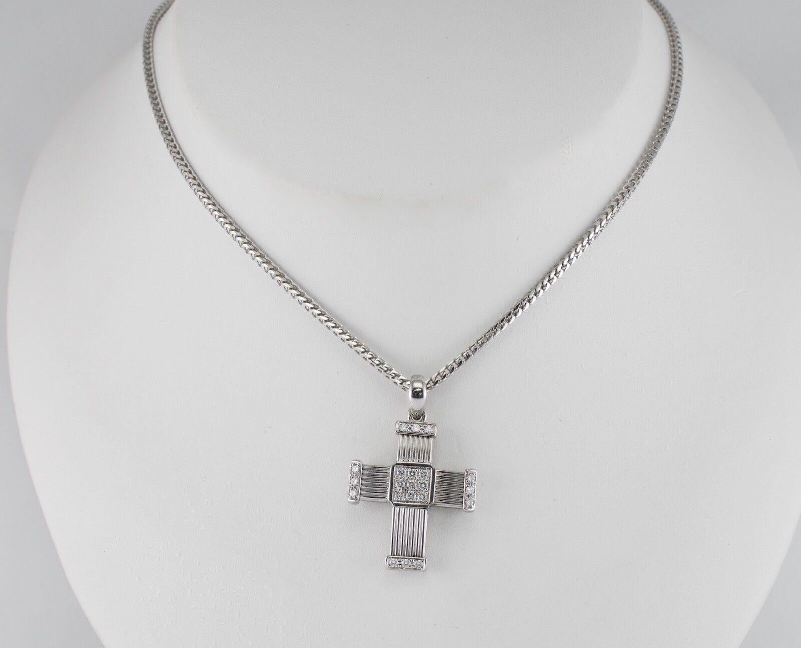 Taille ronde Collier Croix en diamant Pendentif Croix en or 18K par Di Modolo en vente