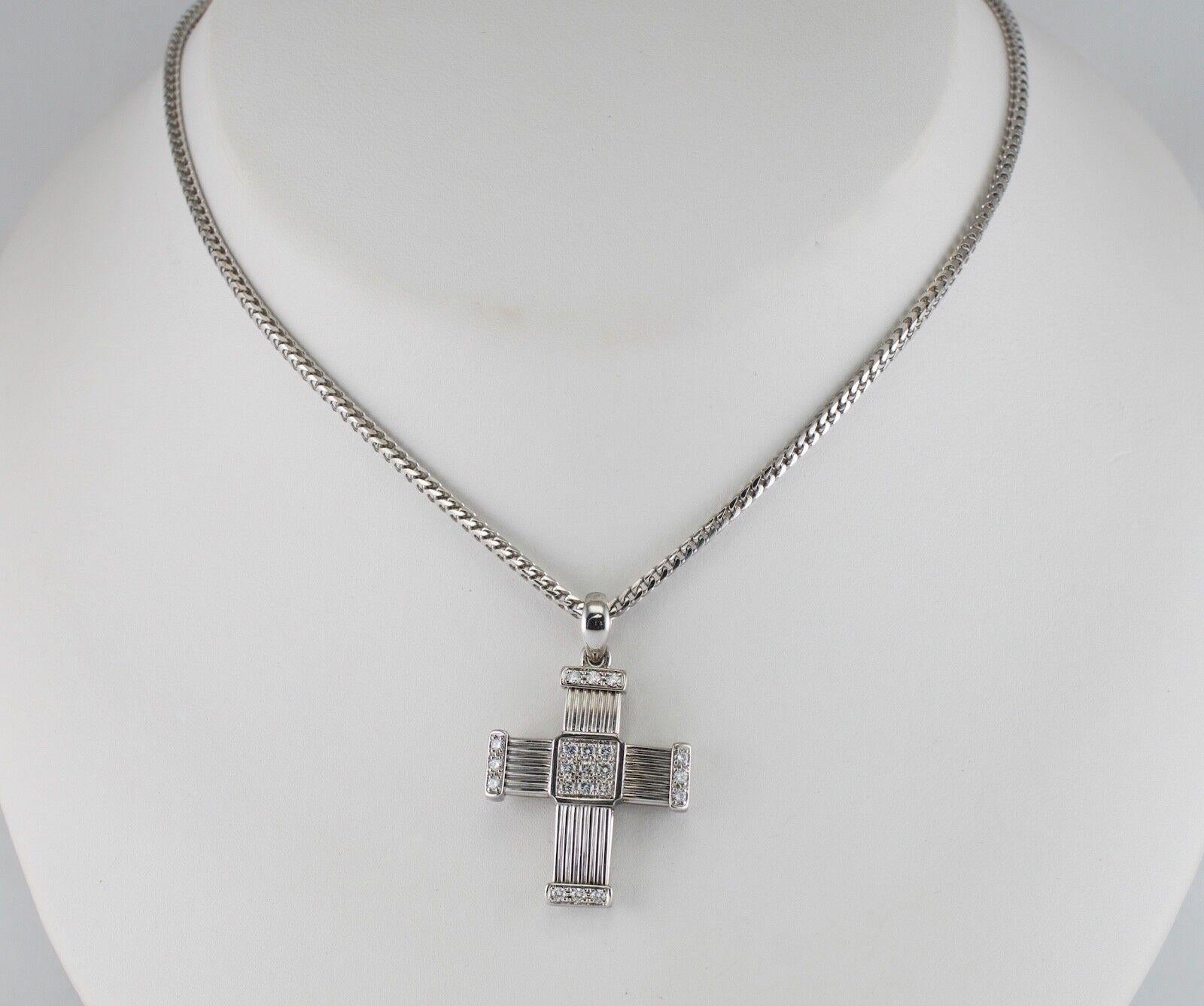 Diamond Cross Necklace Cross Pendant 18K Gold by Di Modolo In Good Condition For Sale In East Brunswick, NJ