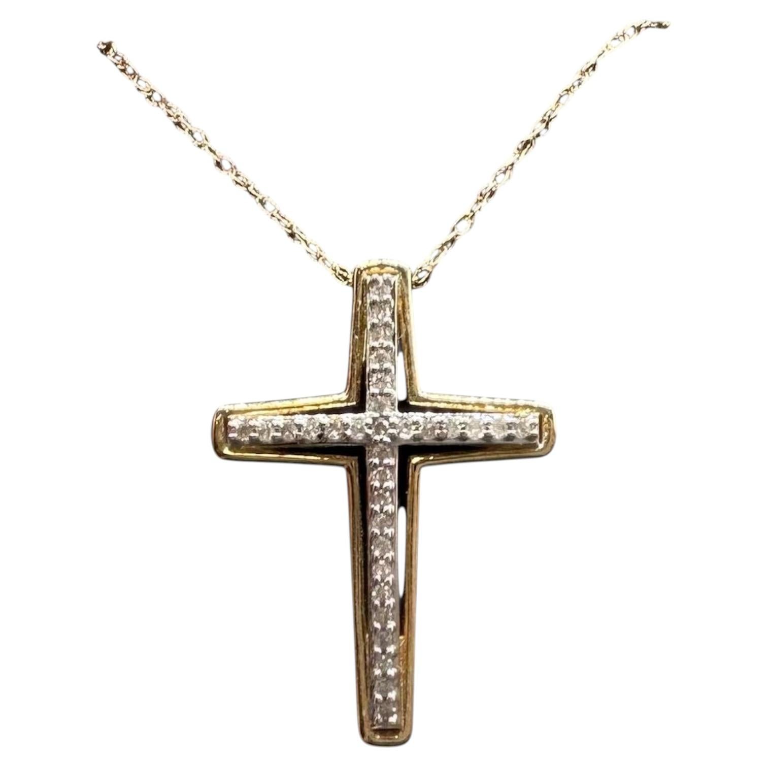 Collana con croce di diamanti in oro giallo 10kt - 0,12ctw, 18in, New