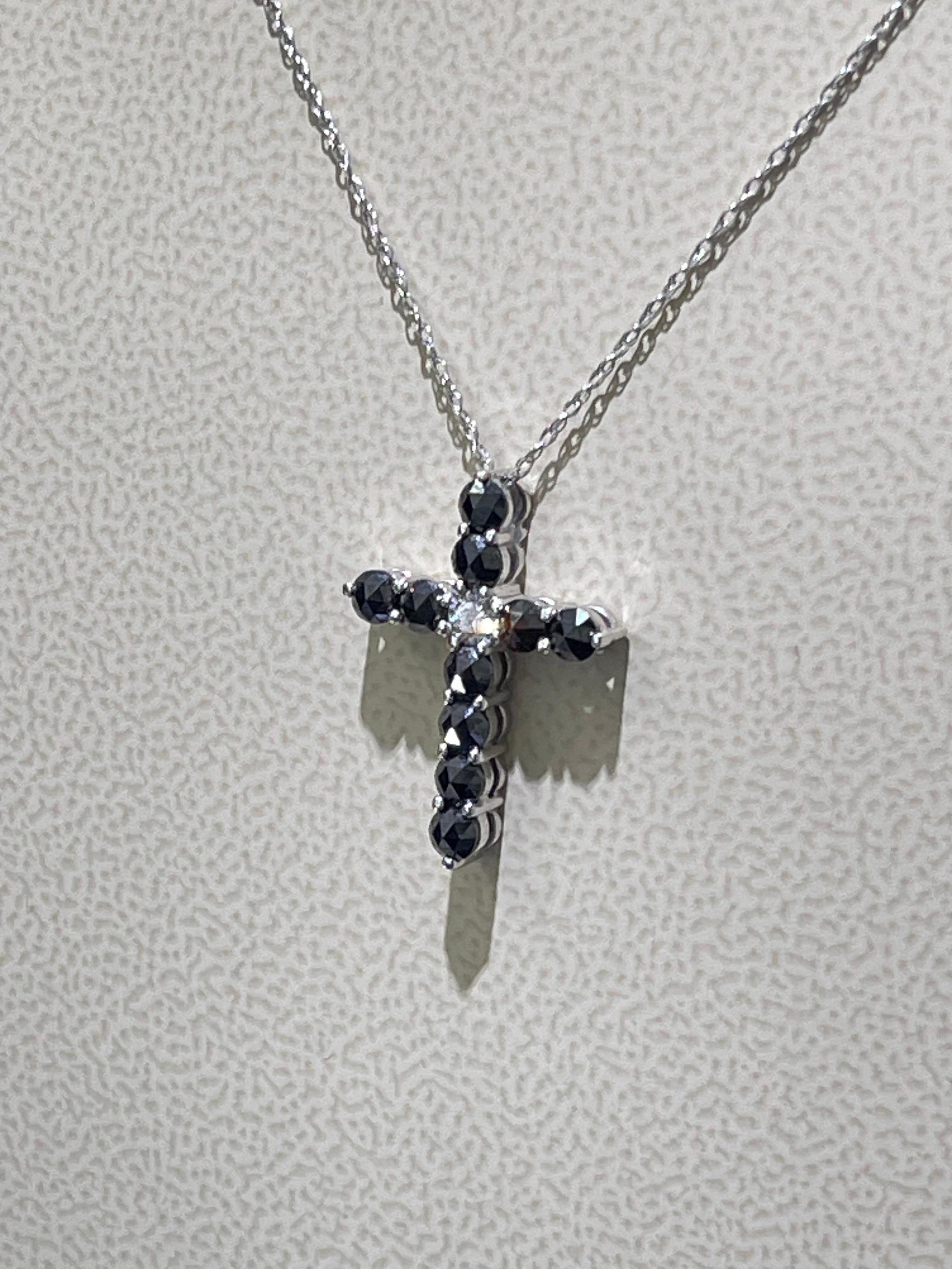 Round Cut Diamond Cross Necklace In 18k White Gold  For Sale