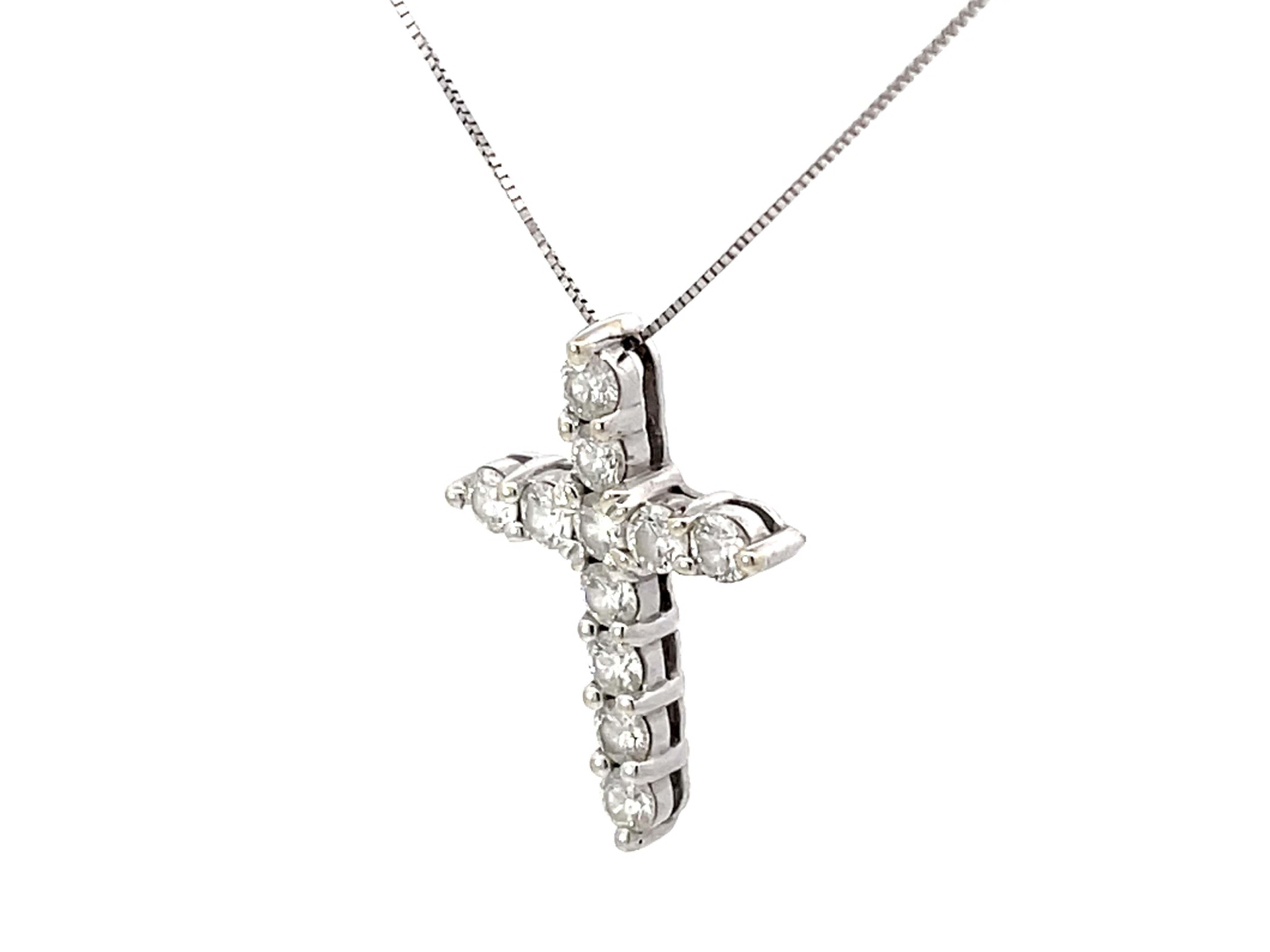 Taille brillant Collier croix en or blanc massif 14 carats et diamants en vente