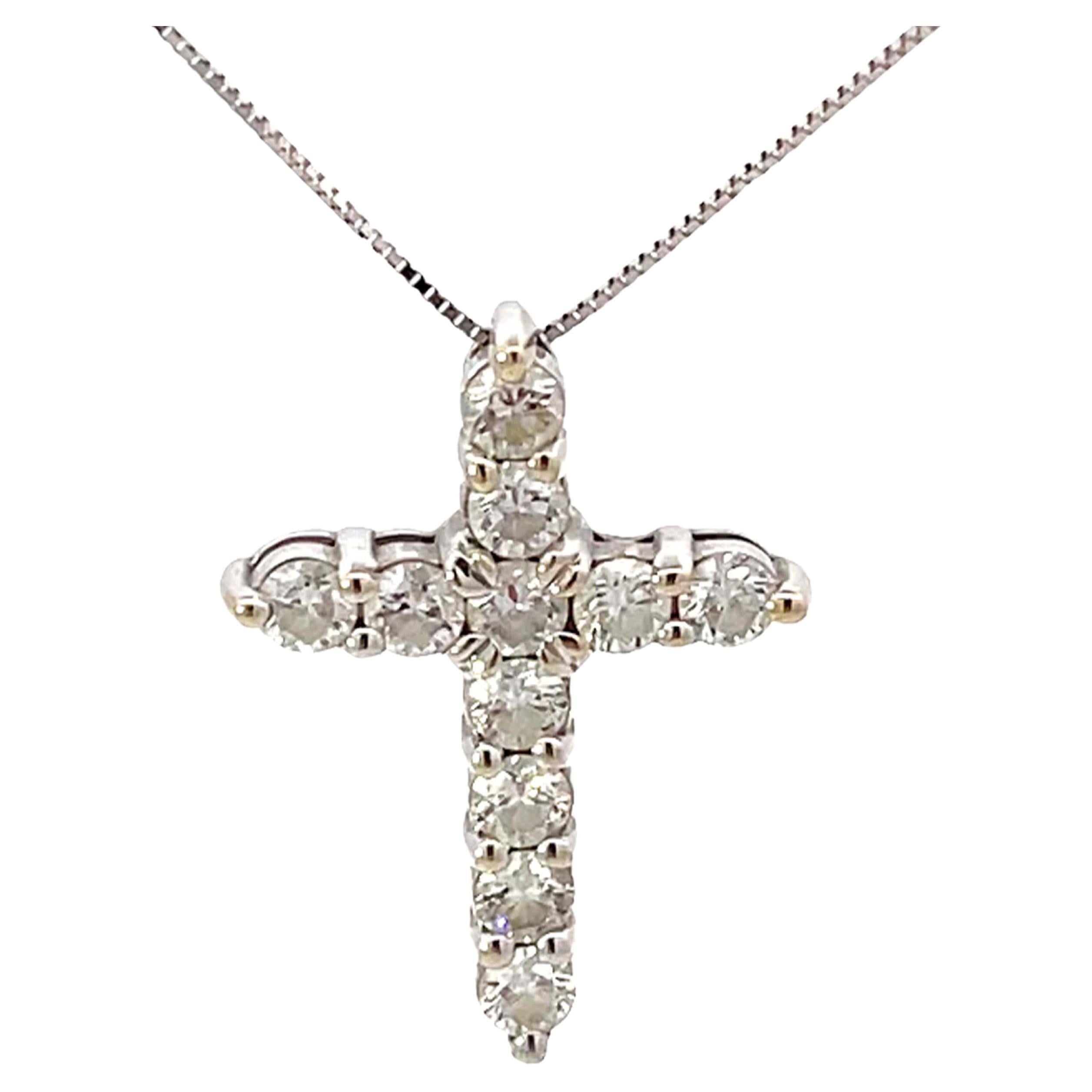 Collier croix en or blanc massif 14 carats et diamants en vente