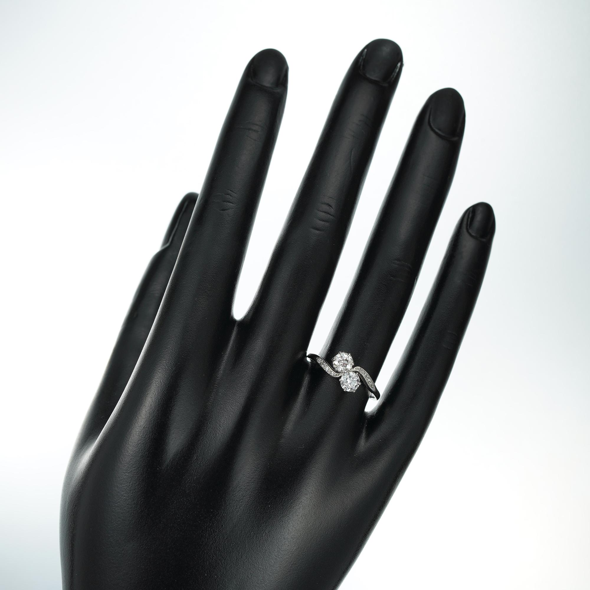 Bague en forme de croix avec diamants Bon état - En vente à London, GB