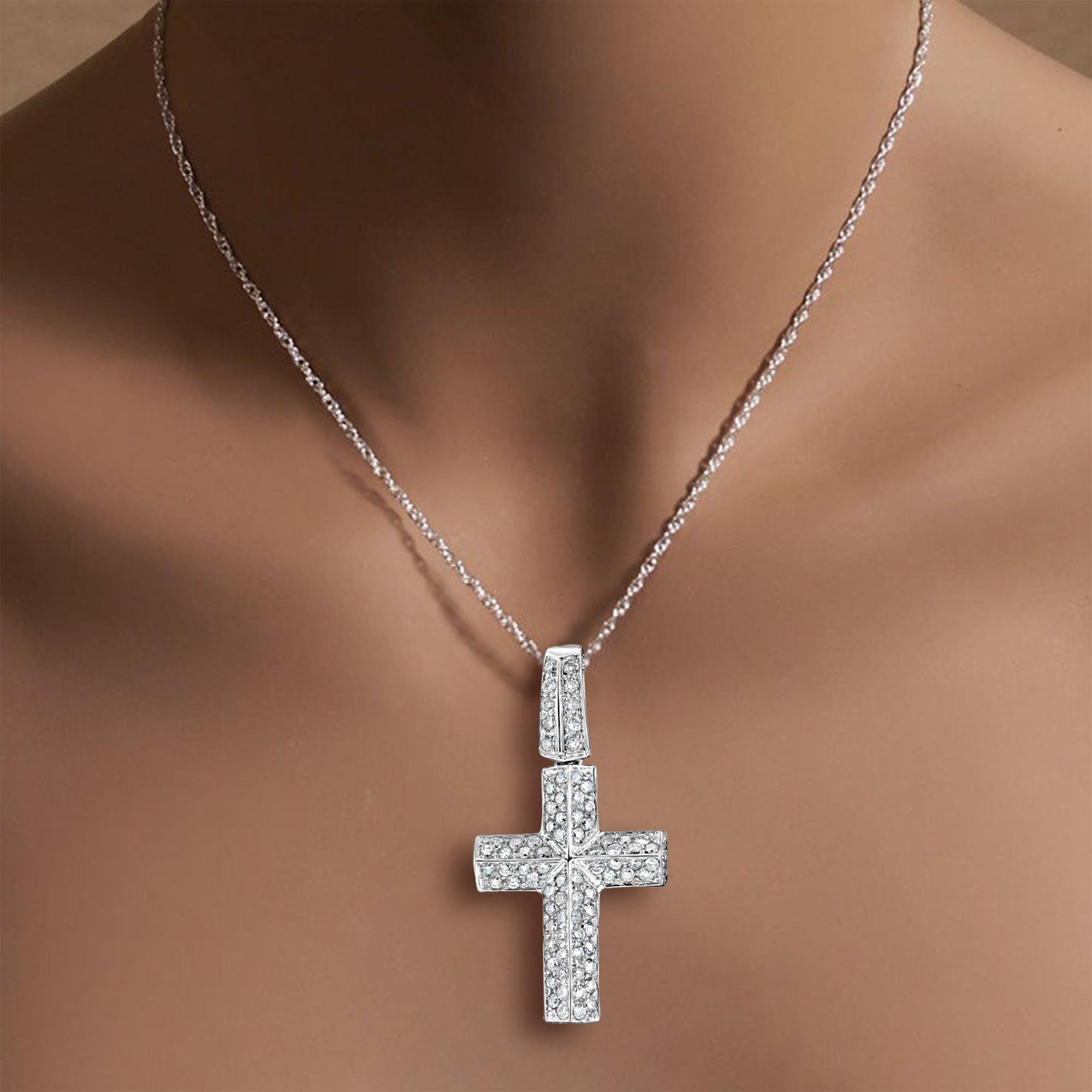 ♥ Riepilogo del prodotto ♥

Pietra principale: Diamante
Circa. Peso in carati dei diamanti: 1,50cttw
Colore del diamante: G
Chiarezza del diamante: VS2/SI1
Taglio del diamante: Rotondo
Materiale del ciondolo: Oro bianco 14k
Dimensioni del ciondolo: