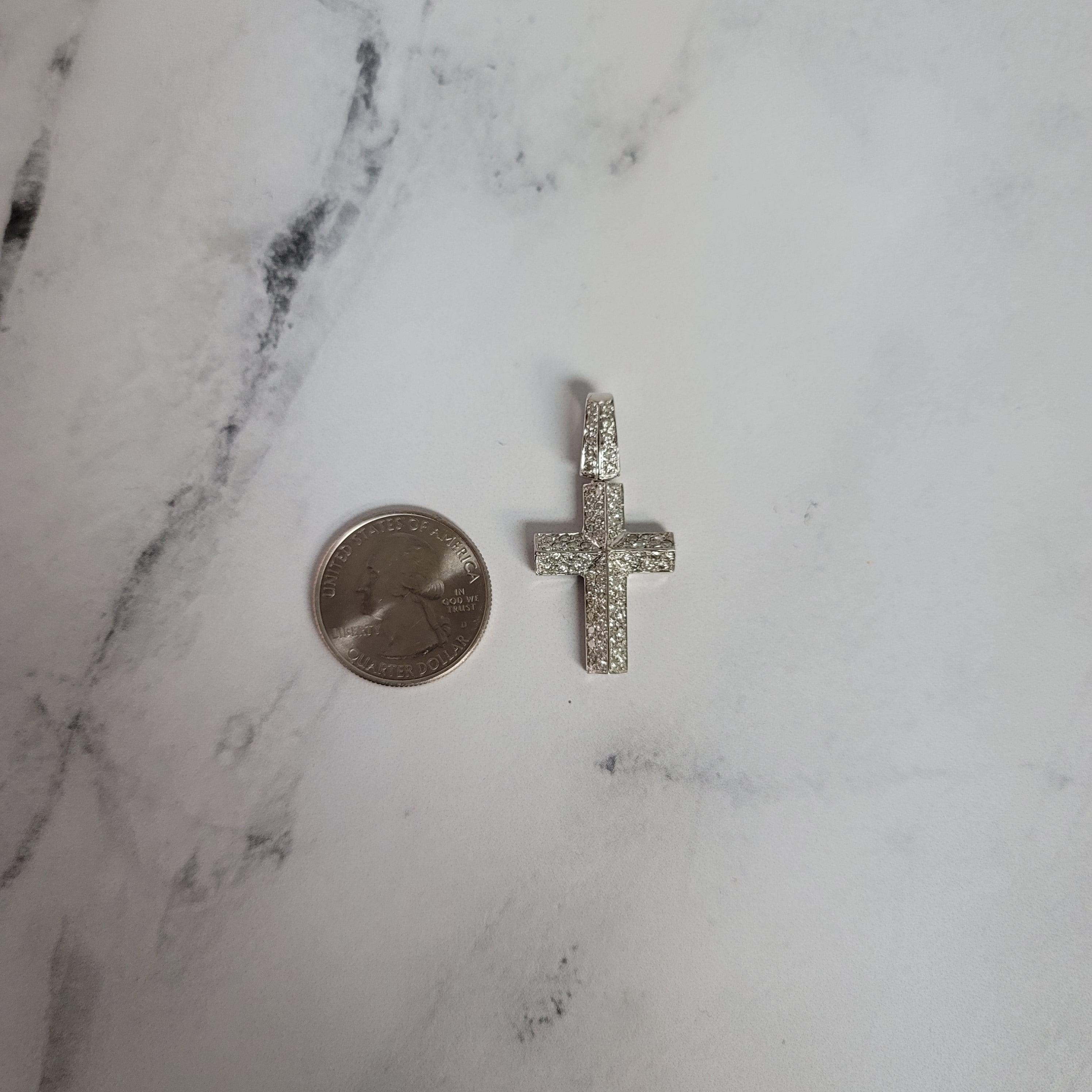 Ciondolo con croce di diamanti 1,50cttw in oro bianco 14k In condizioni Nuovo in vendita a Sugar Land, TX