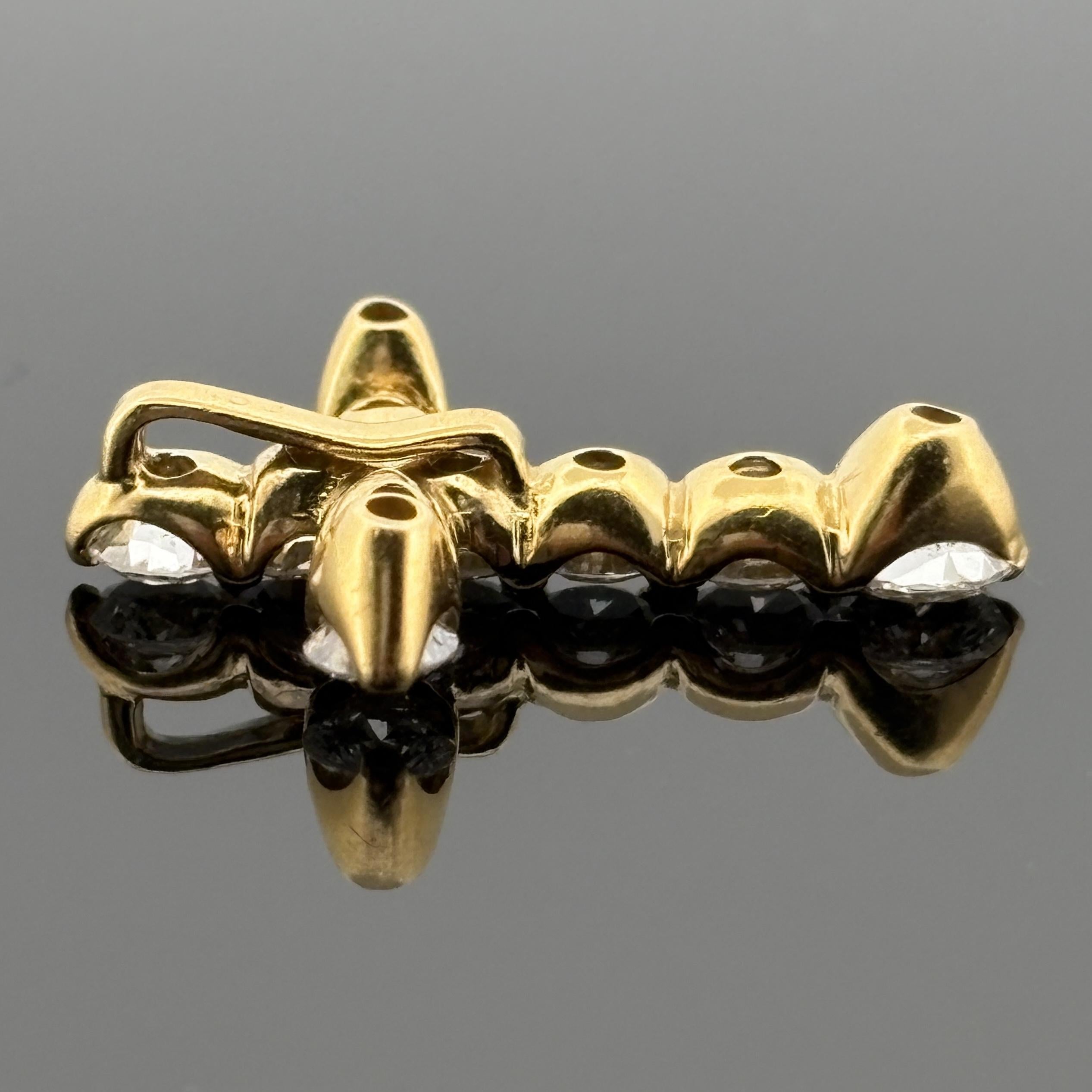 Ciondolo con croce di diamanti da 1,50 carati  oro giallo 18k In condizioni buone in vendita a Orlando, FL