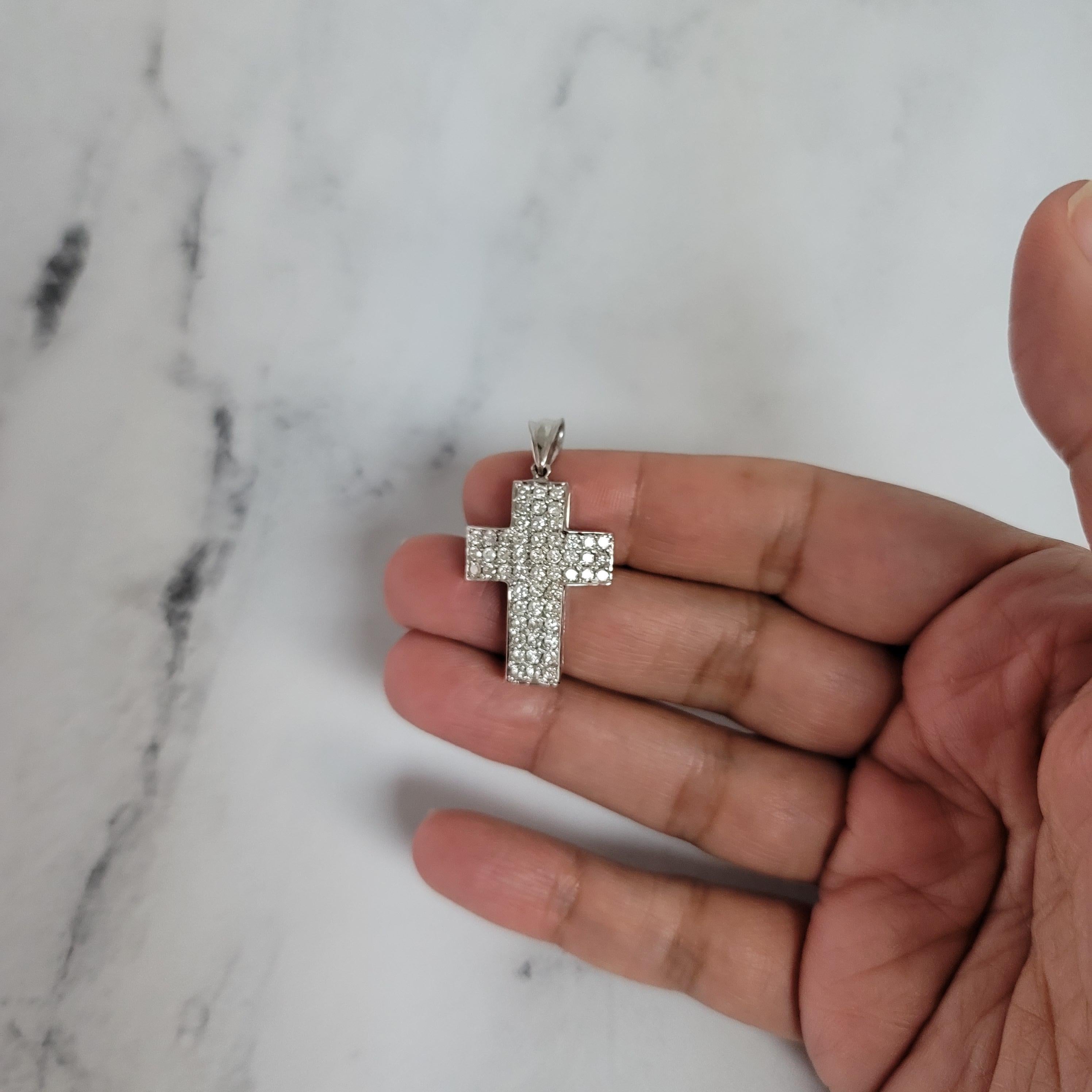 Diamond Cross Pendant 1.65cttw 14k White Gold In New Condition For Sale In Sugar Land, TX