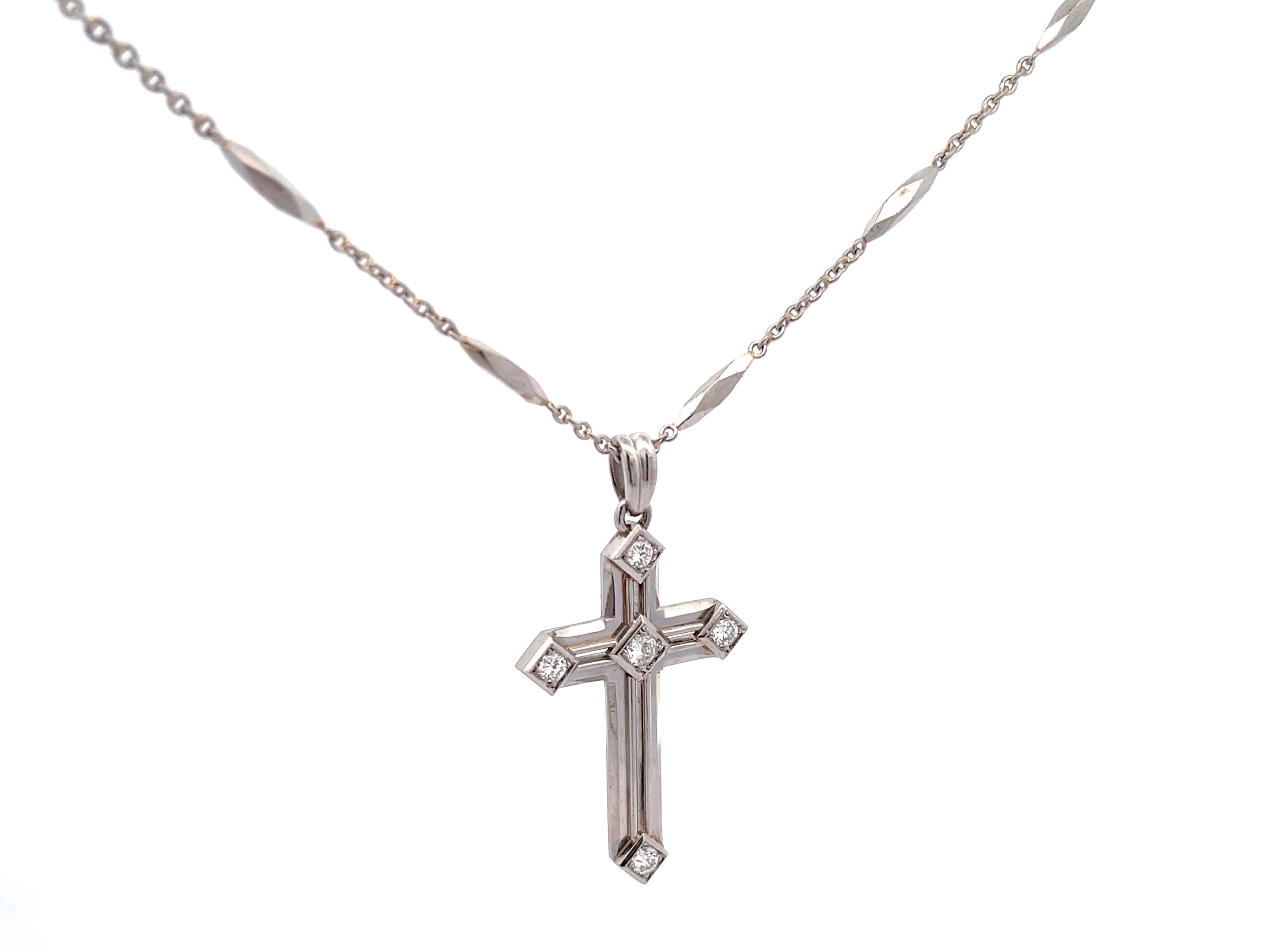 Modern Diamond Cross Pendant and Rolo Link Chain with Diamond Cut Bars For Sale