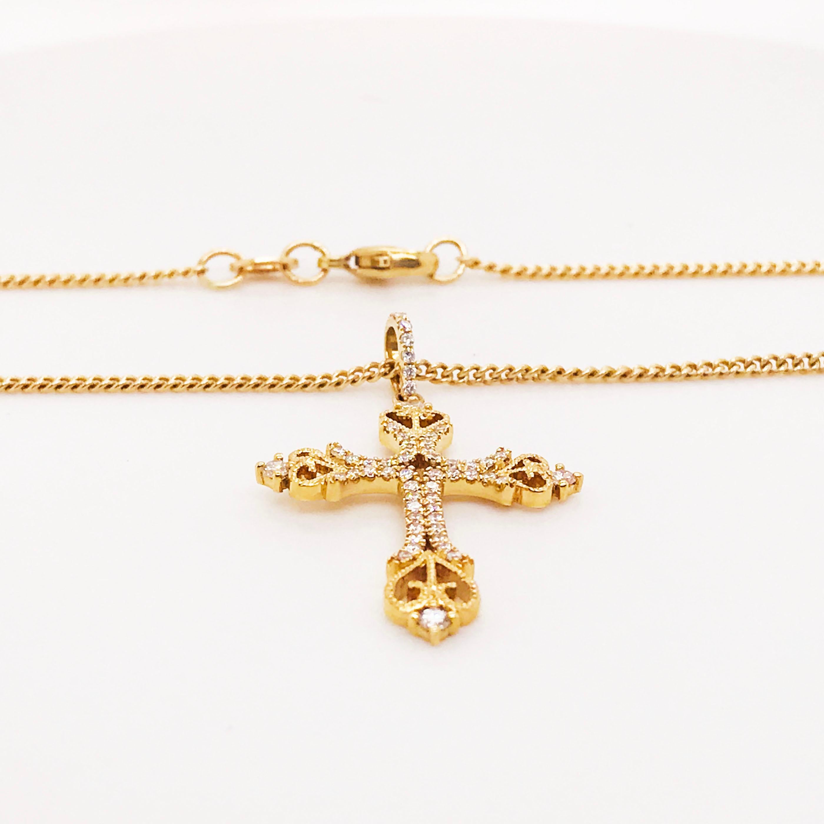 Taille ronde Pendentif et chaîne croix en diamant, croix et chaîne en or jaune 18 carats avec diamants en vente