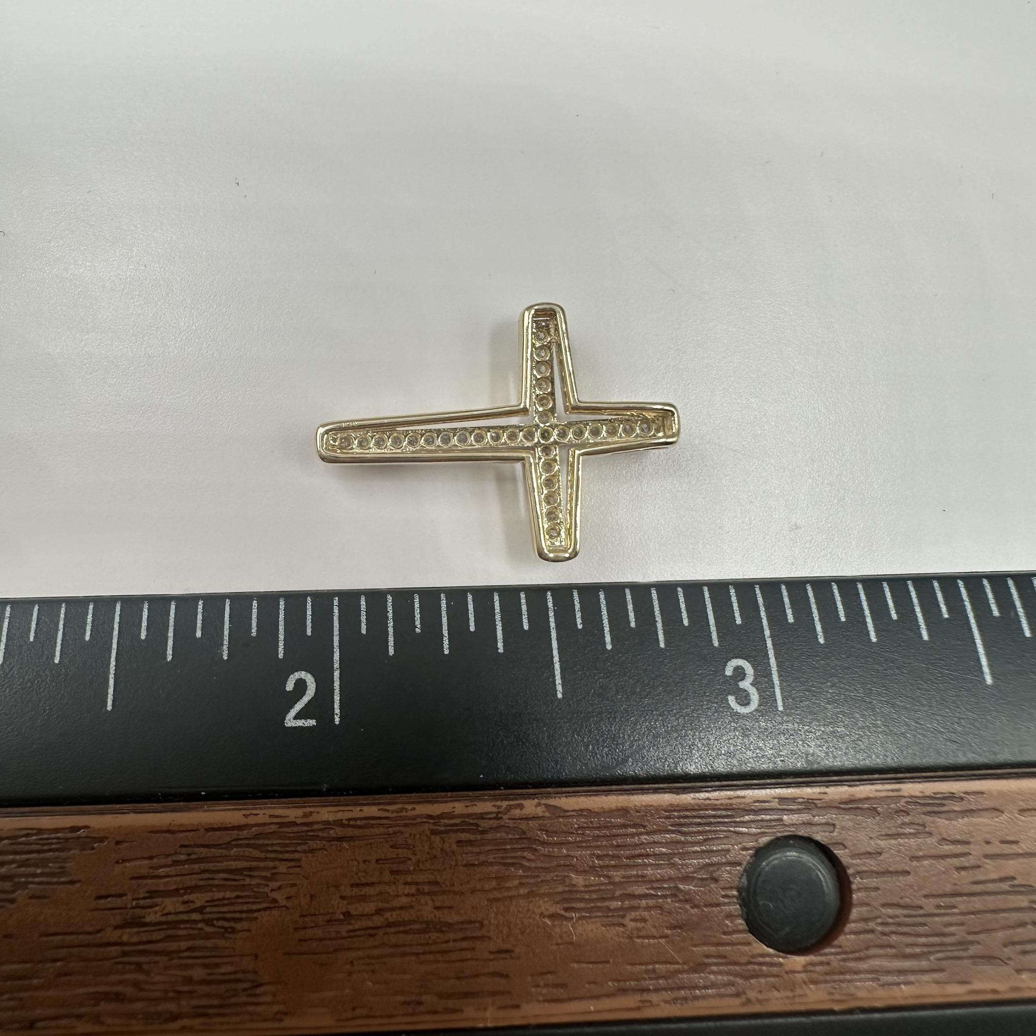 Pendentif croix en or jaune 10kt - 0.12ctw, attache cachée, nouveau Unisexe en vente