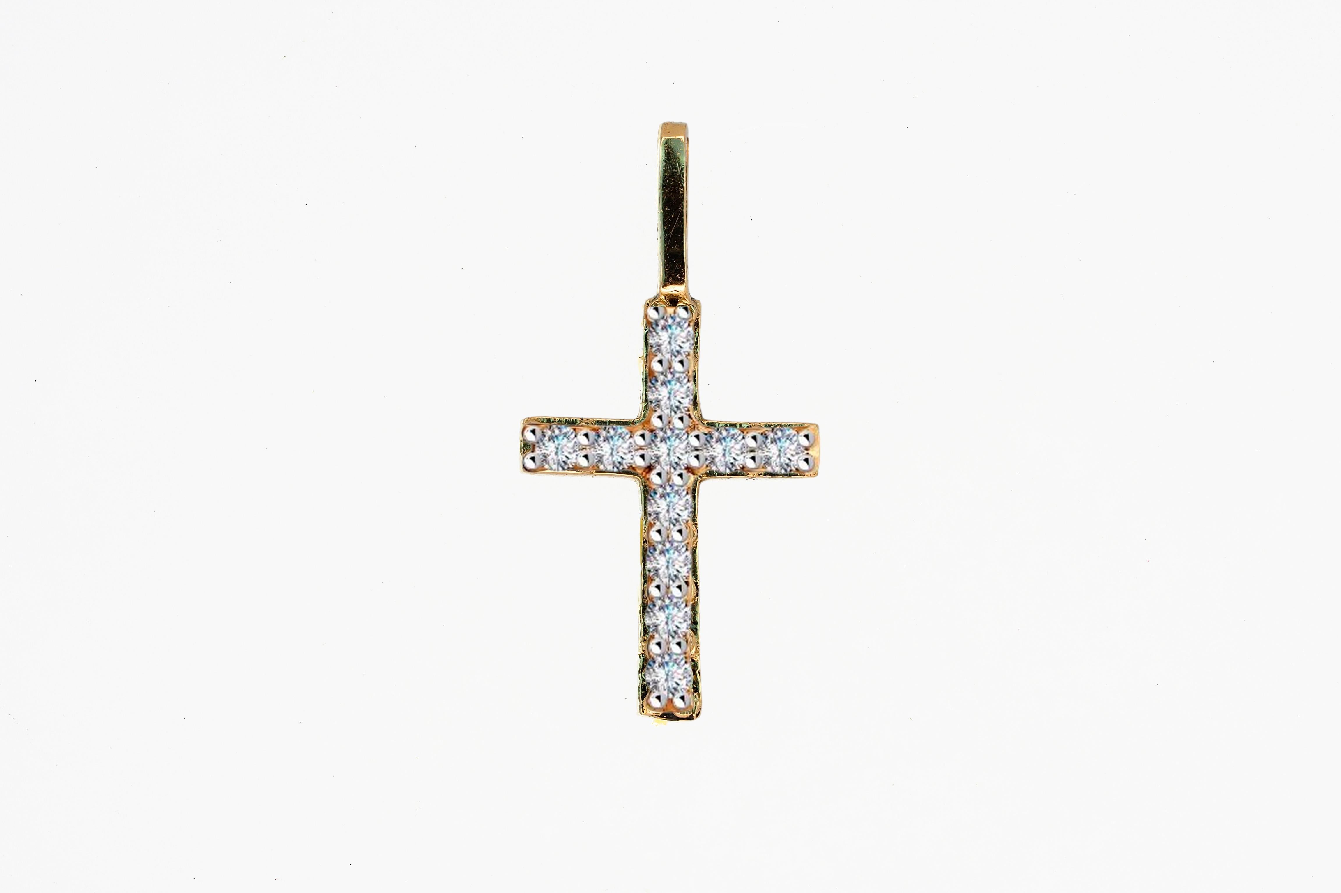 Pendentif croix en or 14 carats et diamants Neuf - En vente à Istanbul, TR